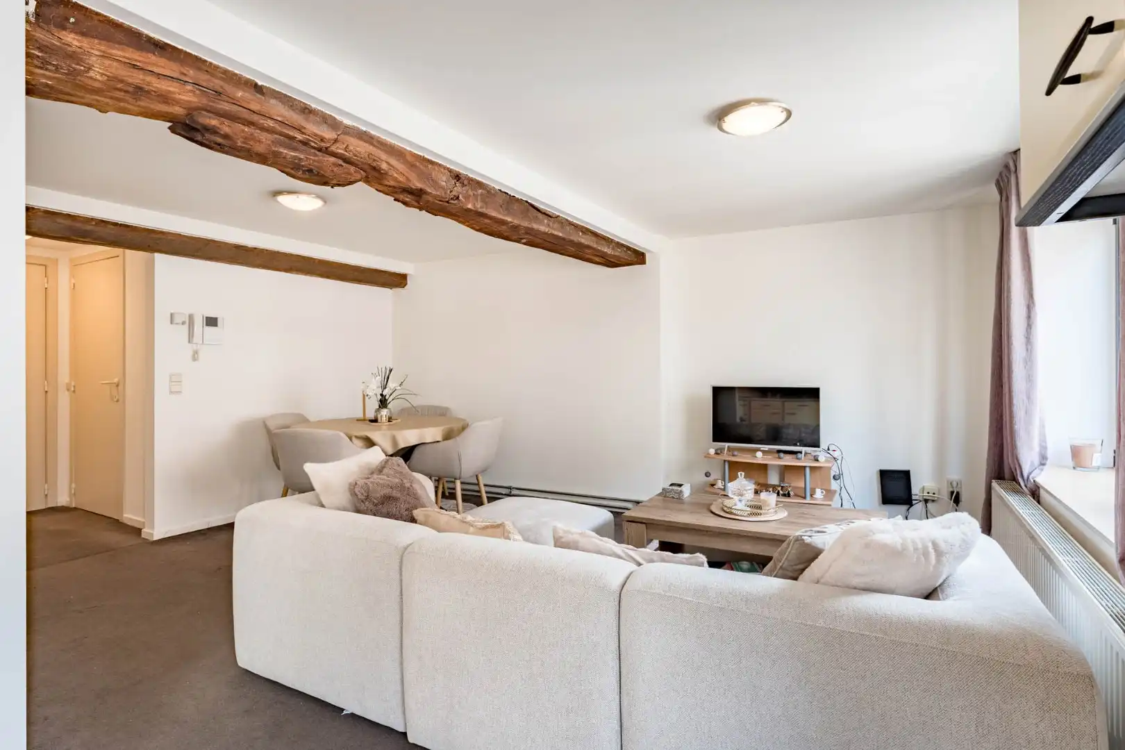 Comfortabel appartement op de 2de verdieping van een kleinschalige residentie op een steenworp van de historische markt!  foto 6