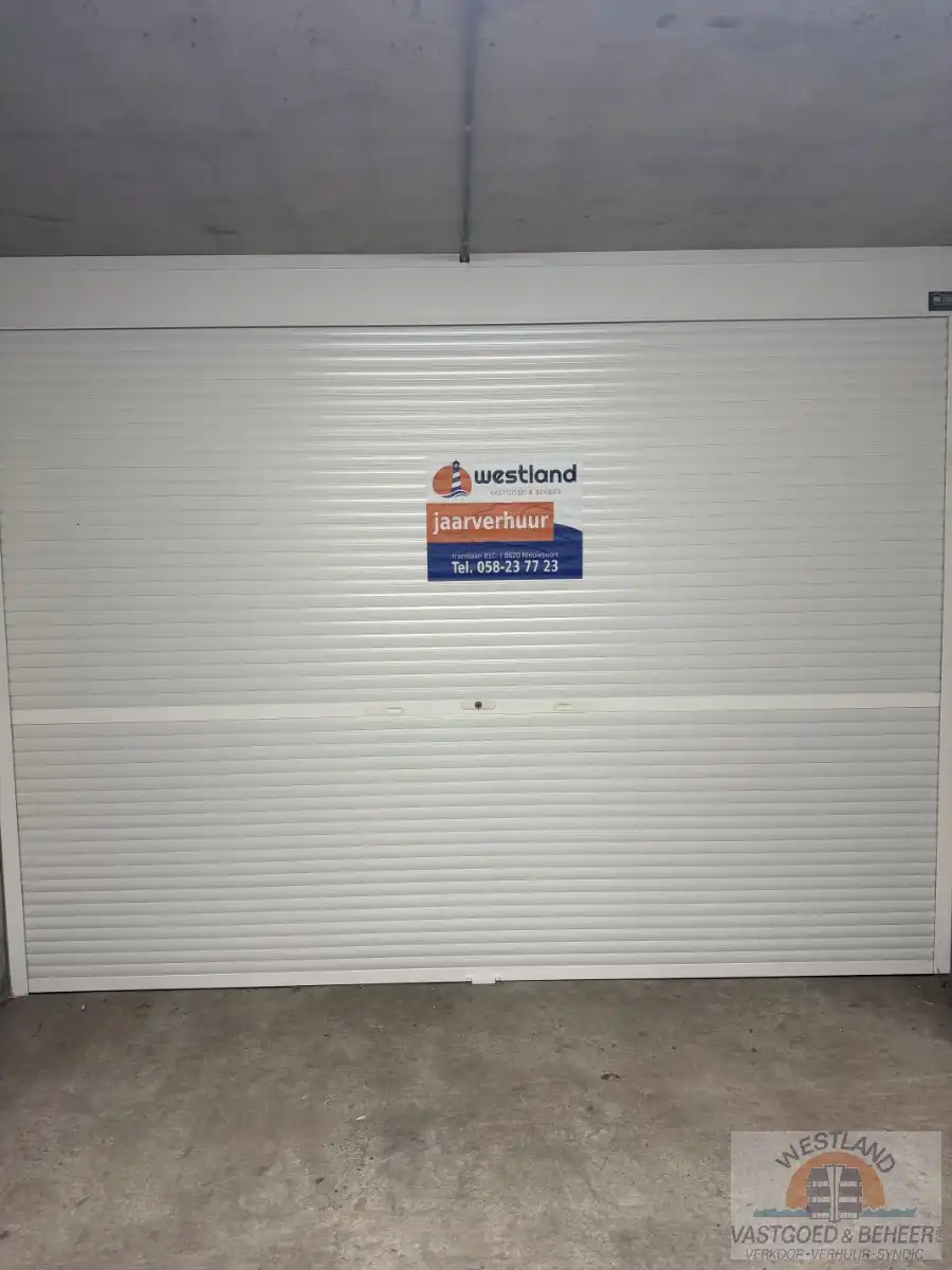 Gesloten garagebox foto {{pictureIndex}}