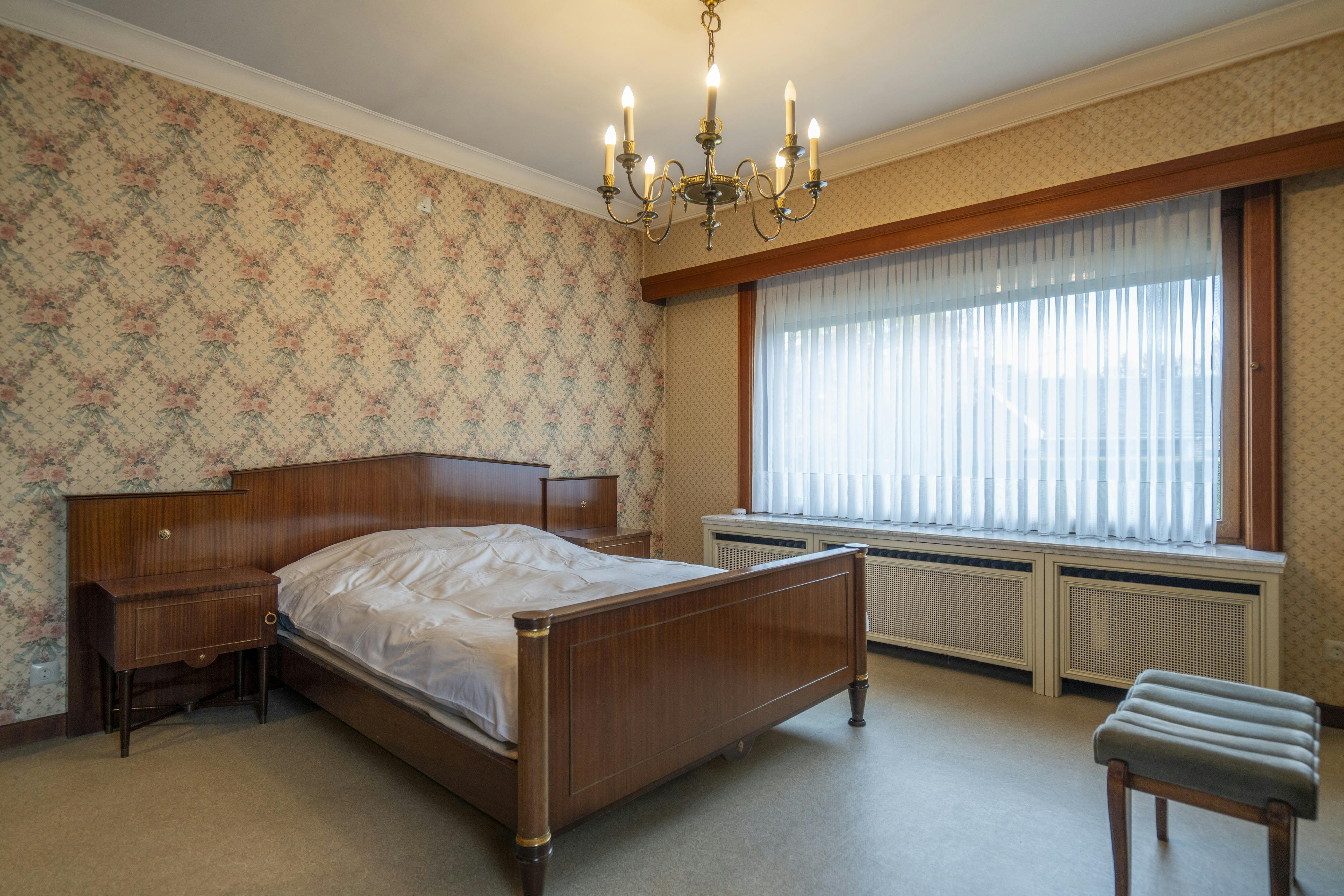 Ruim te renoveren huis te koop in Harelbeke  foto 17