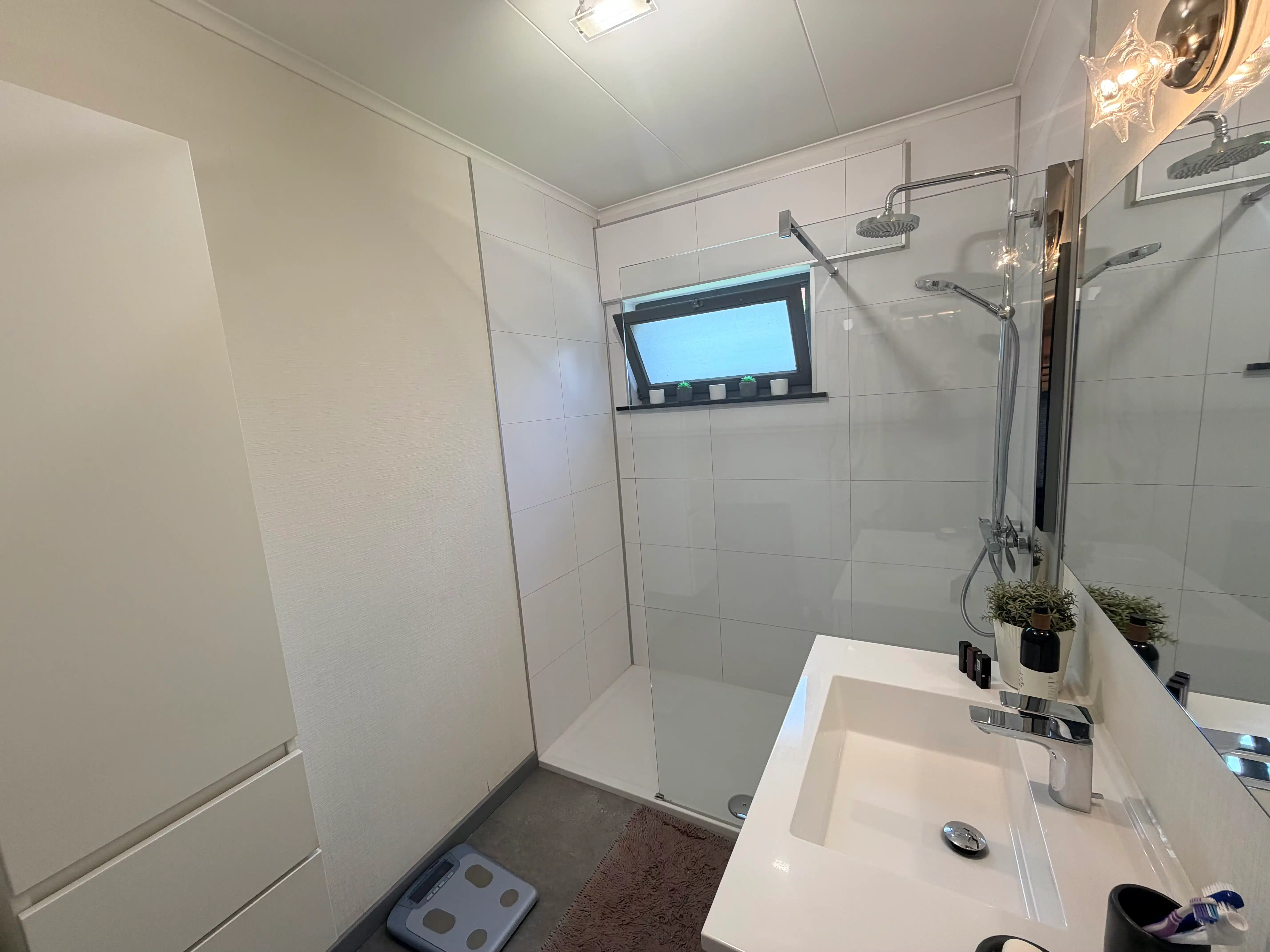 Genk, Westerwennel 25: Gelijkvloerse woning met 3 slaapkamers in een rustige woonwijk met een prachtig onderhouden tuin. foto 14