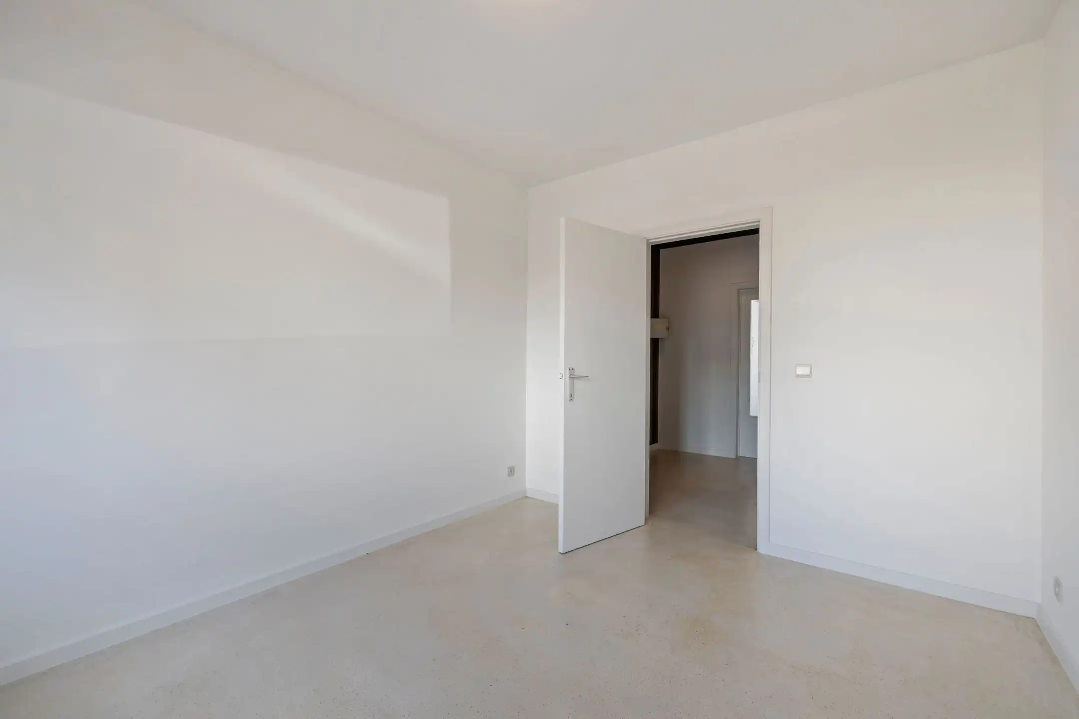 Rustig gelegen gelijkvloersappartement met parkeerplaats foto 14