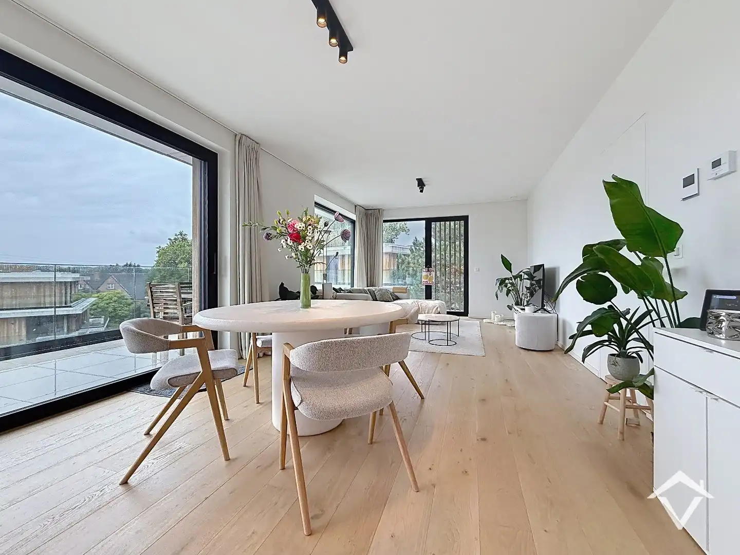 Prachtige penthouse met twee slaapkamers, autostaanplaats en zonnig terras te Rumbeke foto 9