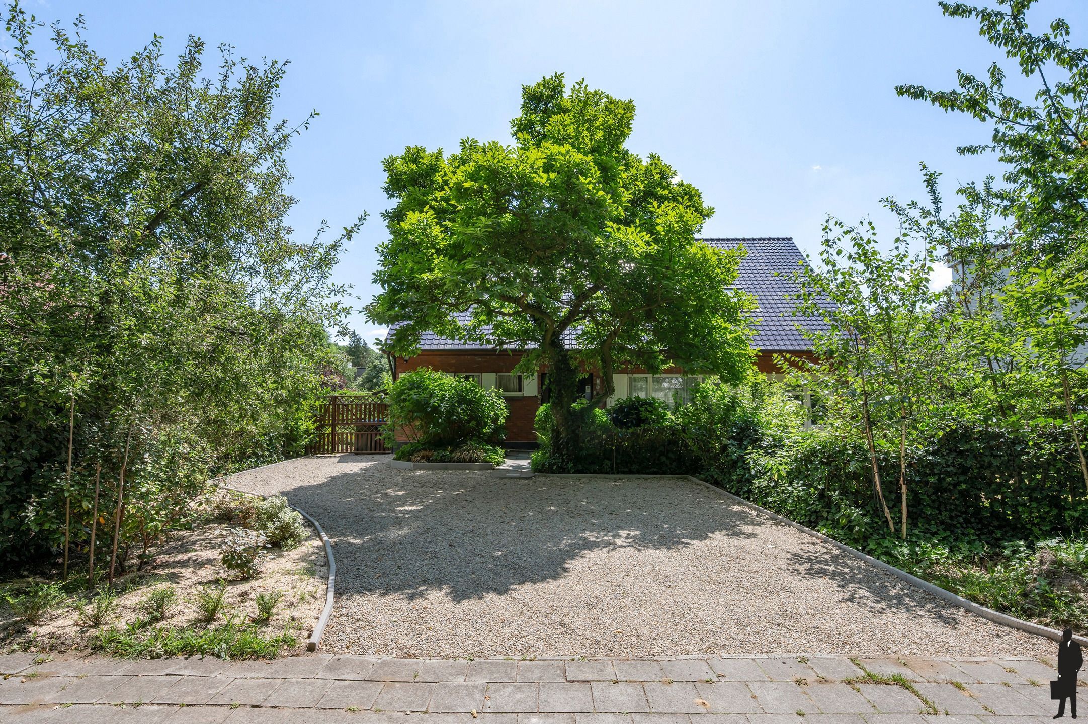 Ruime en lichtrijke open bebouwing met een zonnige tuin! foto 24