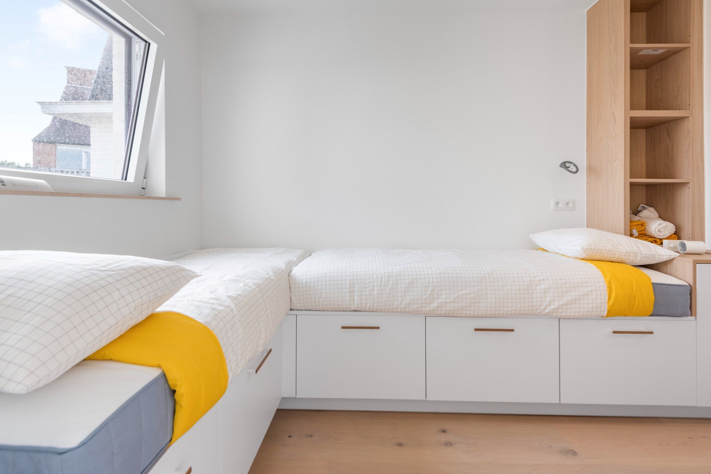 Zuidgericht hoekappartement in villa residentie met open zicht gelegen op 100 meter van de Zeedijk foto 12
