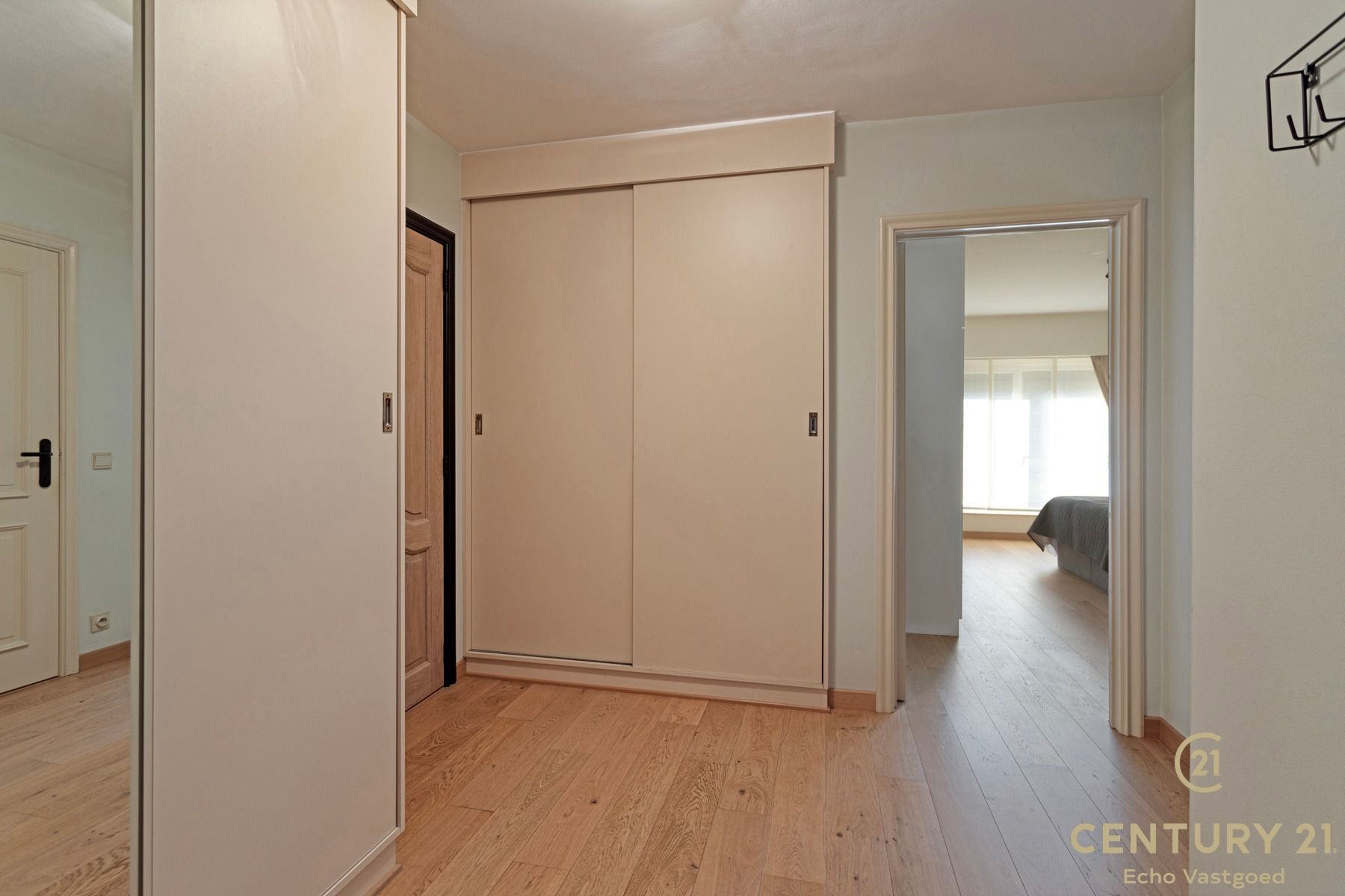 Ruime, gerenoveerde villa met fraaie tuin op ca 2420m² foto 15