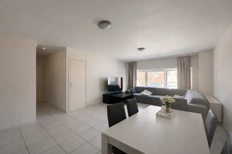 Energiezuinig 2 slaapkamer appartement vlakbij grote markt Ieper. foto 2