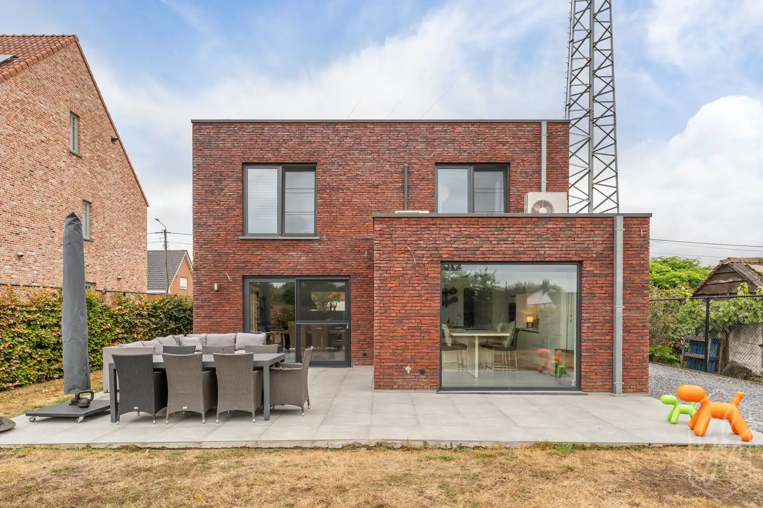 Instapklare BEN woning uit 2019 met zuidgerichte tuin en poolhouse foto 21