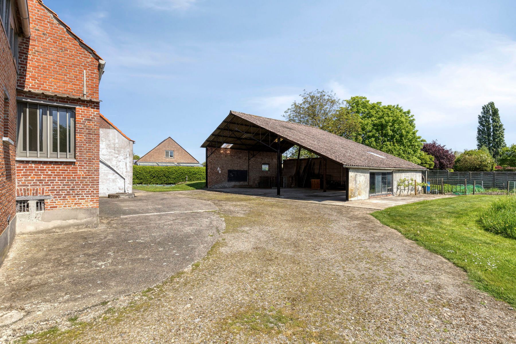 Ruime authentieke hoeve op een perceel van 47.440m². foto 18