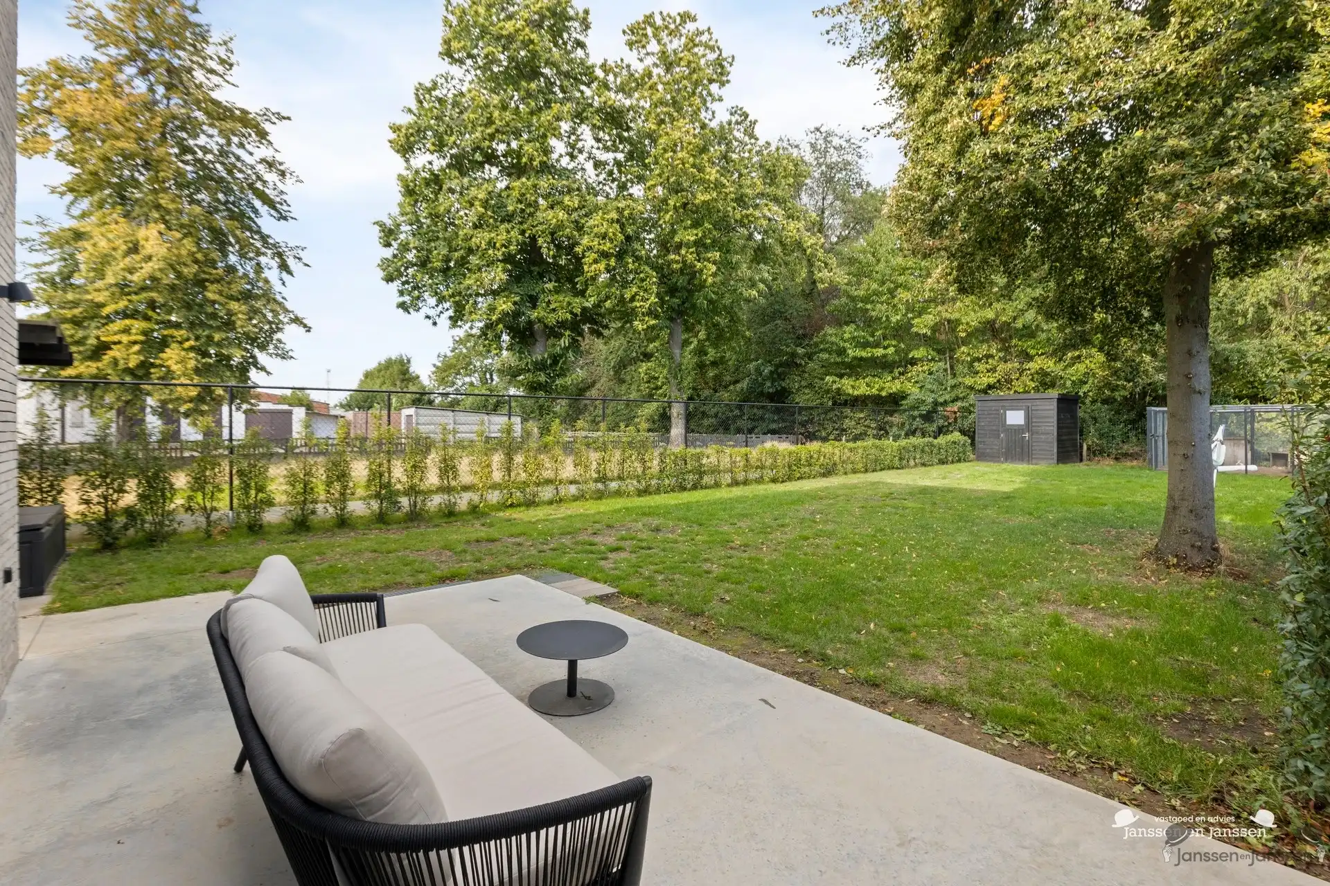 Moderne halfopen bebouwing uit 2024 met hoogwaardige afwerking foto 22