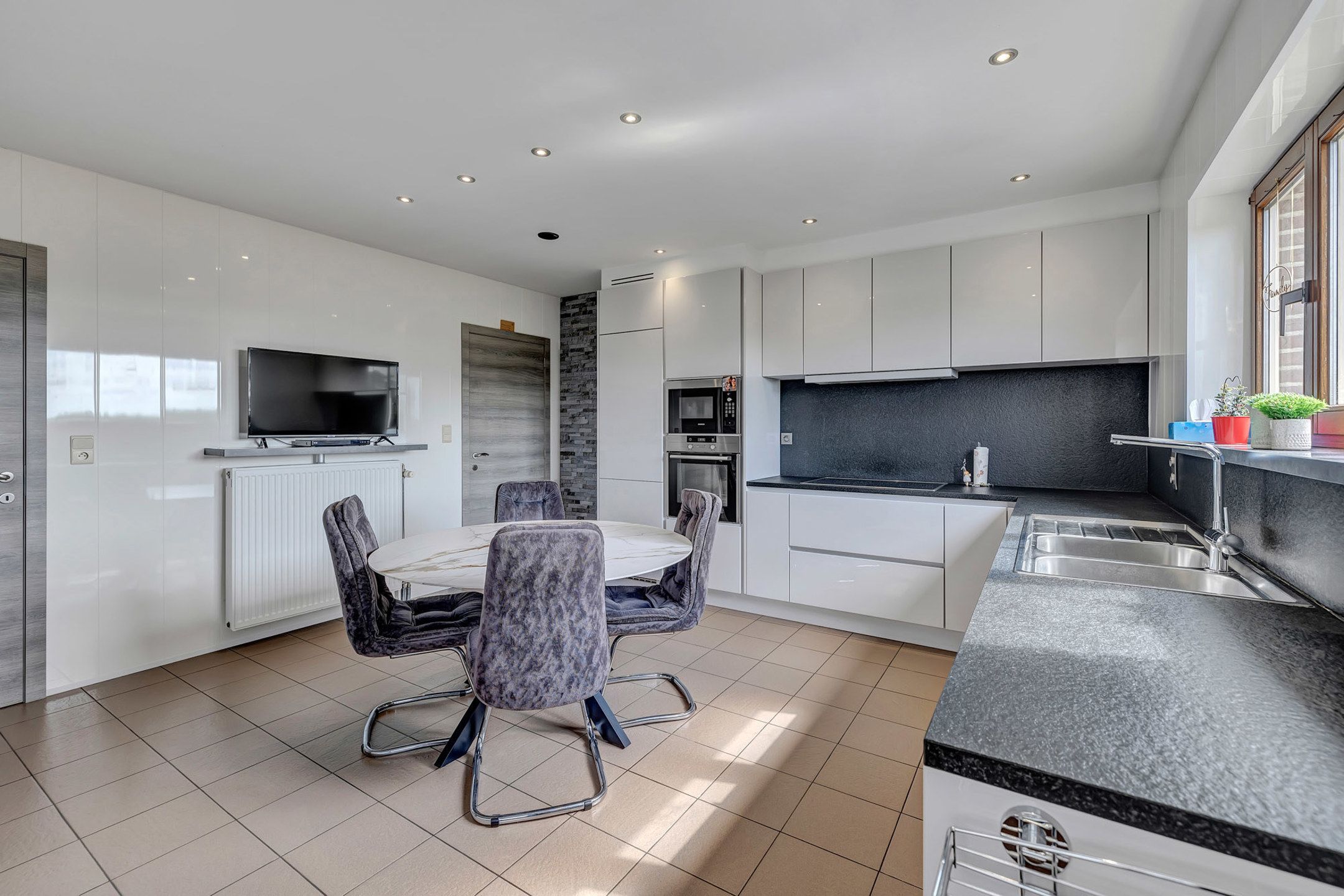 Ruime, prachtig gelegen woning met diverse mogelijkheden foto 7