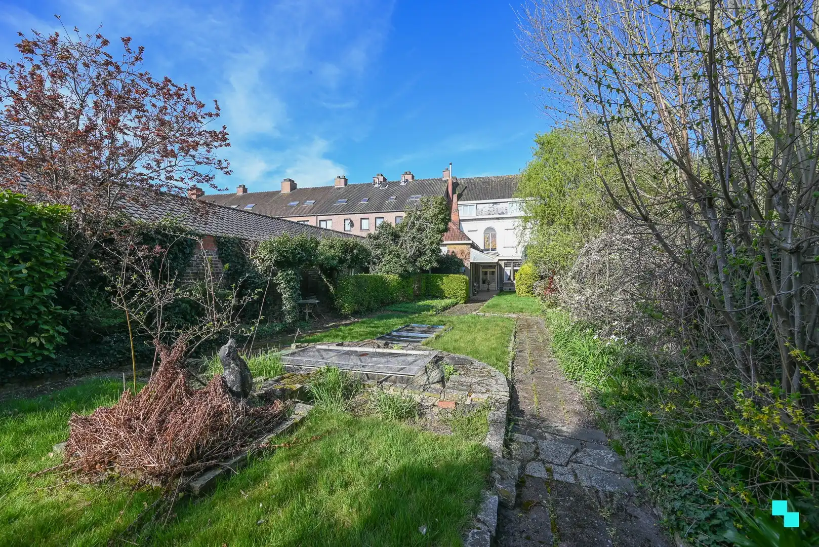 Te renoveren herenwoning te centrum Izegem nabij het kanaal. foto 21