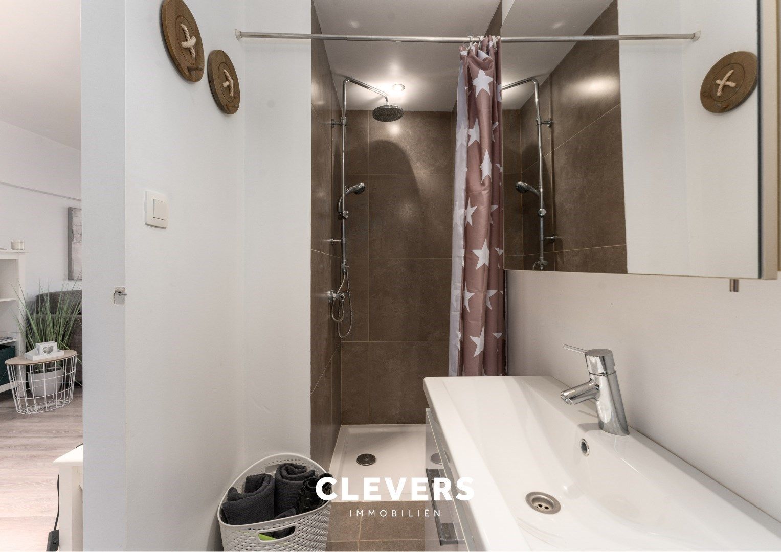 Moderne en lichtrijke gemeubelde studio met heerlijk terras foto 11