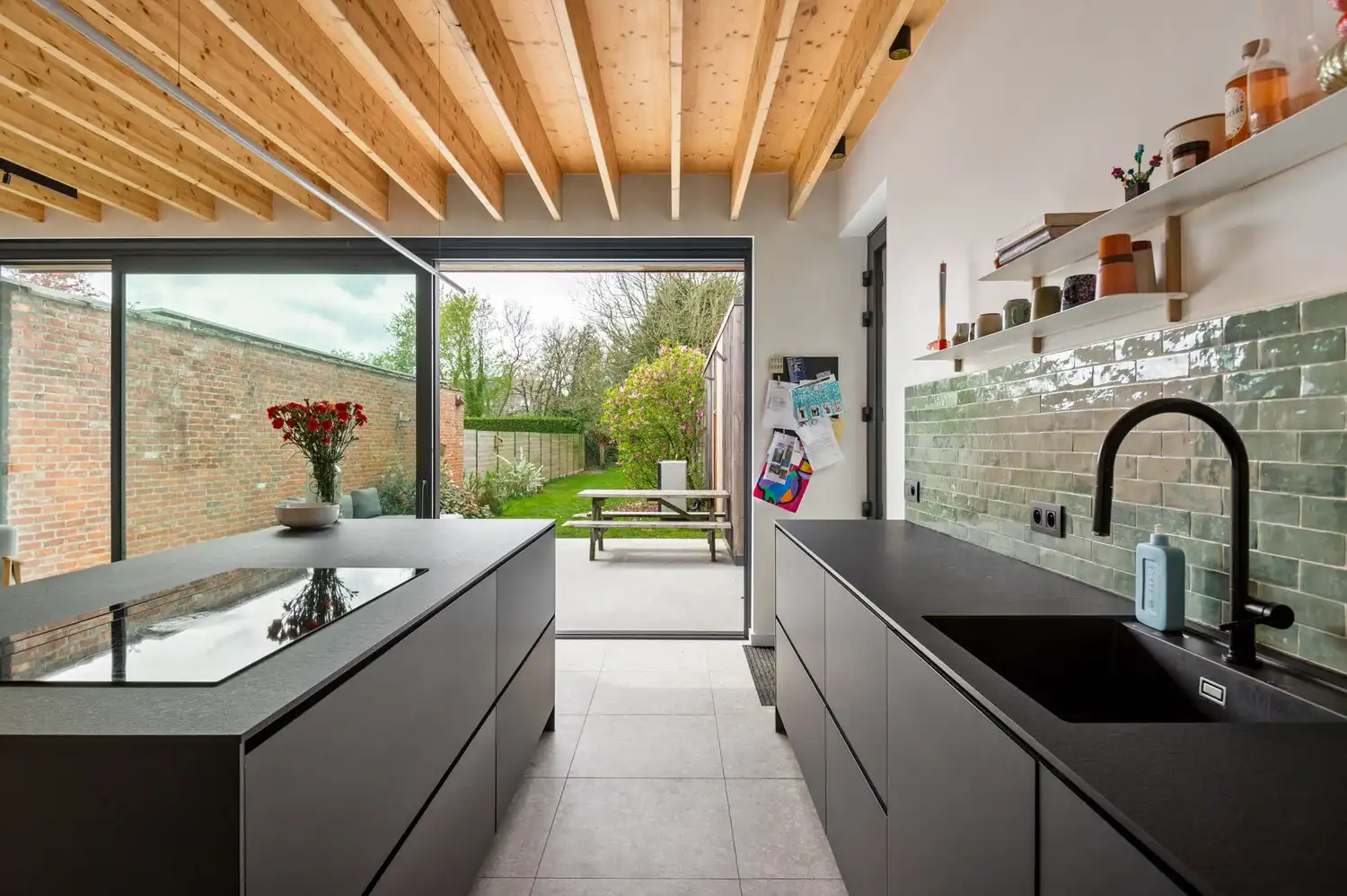 Instapklare woning met magazijn, 4 slaapkamers en 2 badkamers te Ranst! foto 19