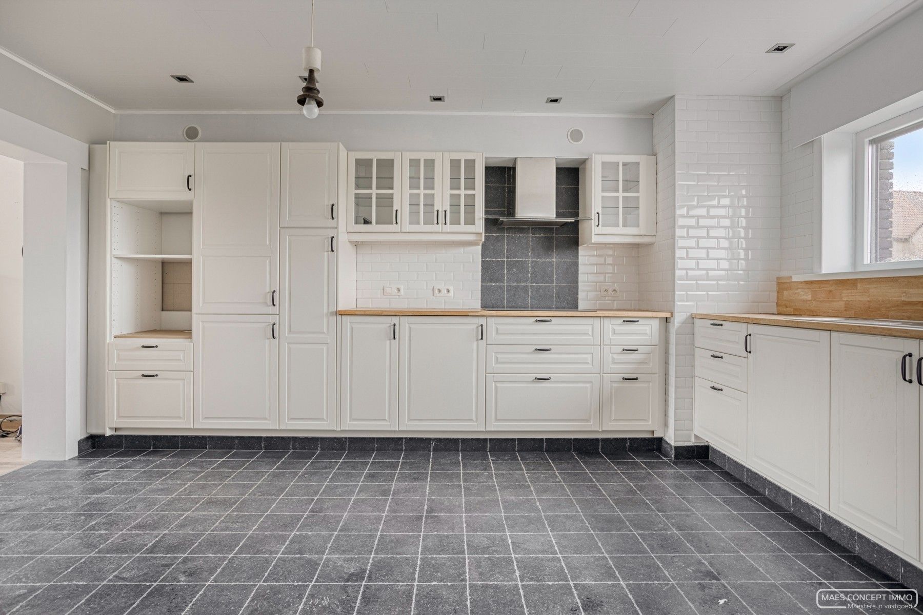 Ruime woning met magazijn te koop te Vichte foto 3