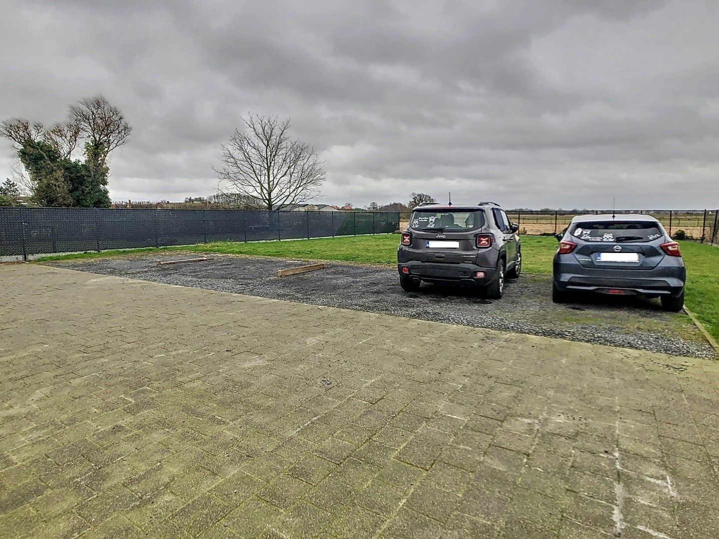 Recente woning te huur met 3 slaapkamers , tuin, garage en 2 parkeerplaatsen ! foto 7