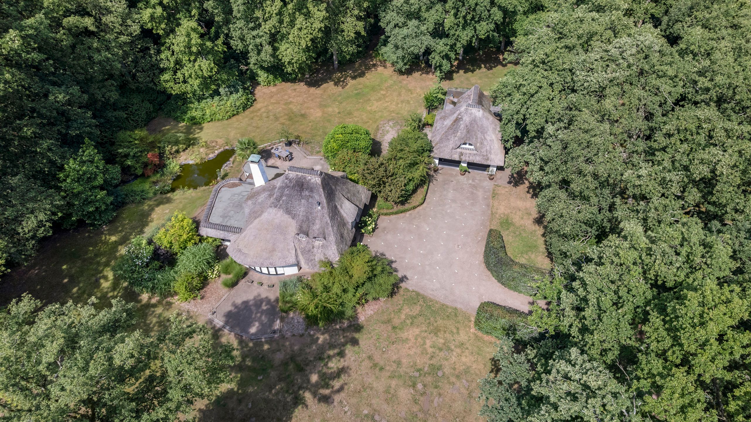 Charmante rietgedekte villa foto 43