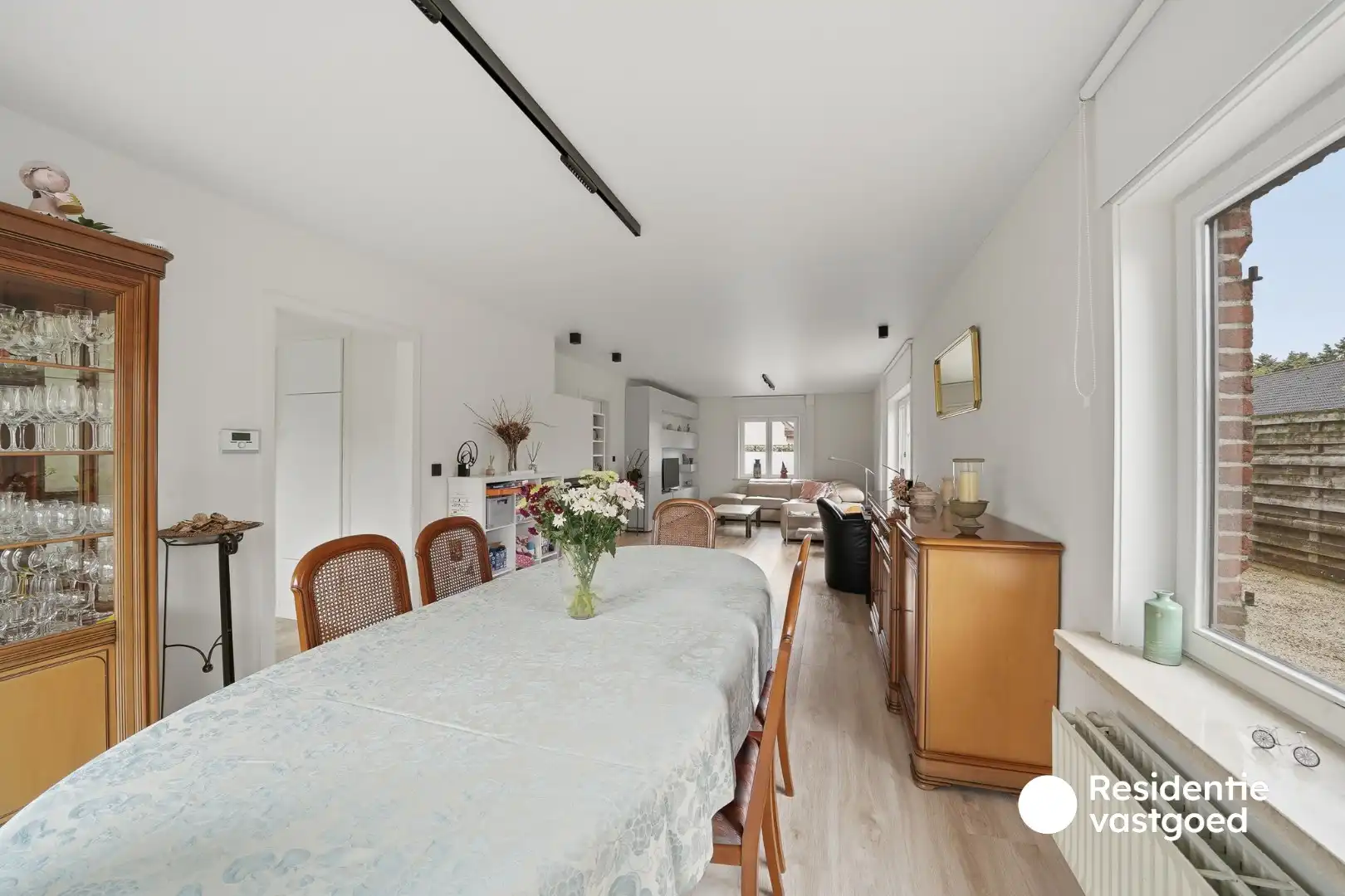 Vrijstaande woning op ruim zonnig perceel in het landelijke Roksem/Ettelgem foto 8