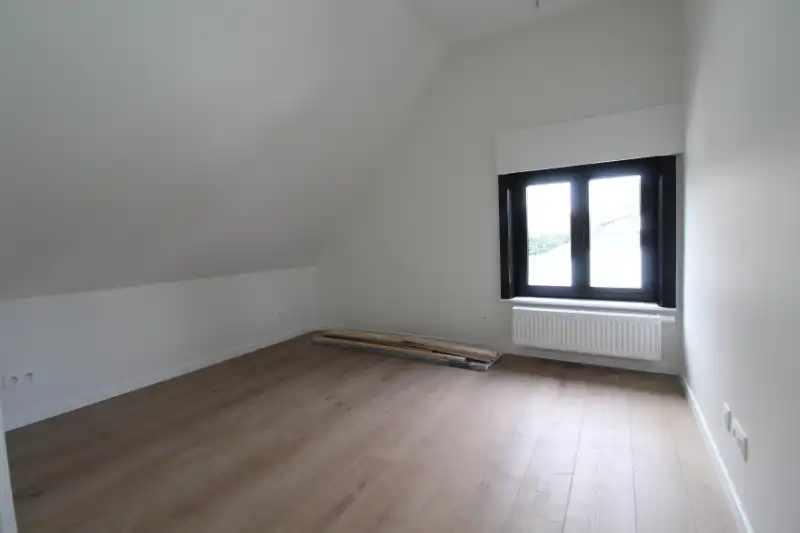 Gerenoveerde woning met drie/vier slaapkamers te Kachtem foto 11