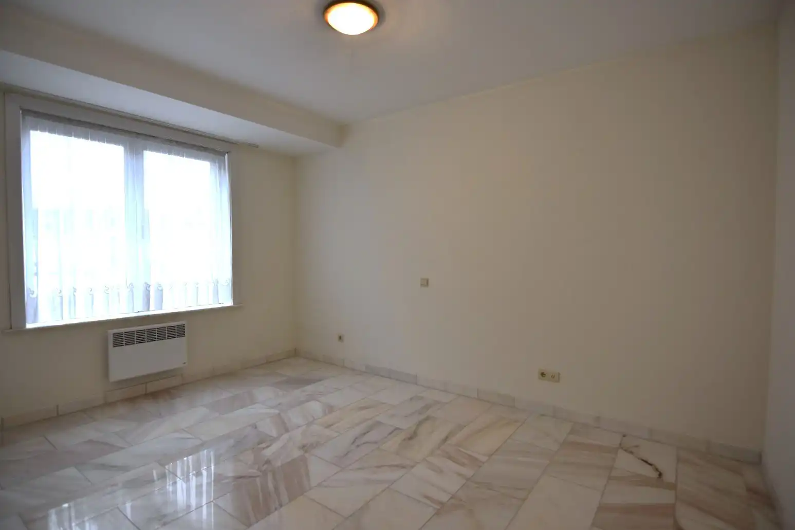 Ruim 2-slpk appartement in hartje Rumbeke foto 14