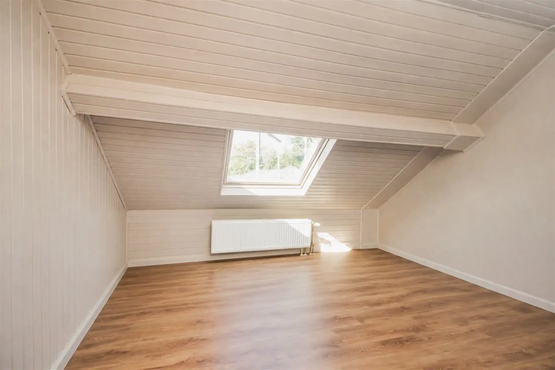 Te renoveren woning met 3 slpks en 3 badkamers. foto 16