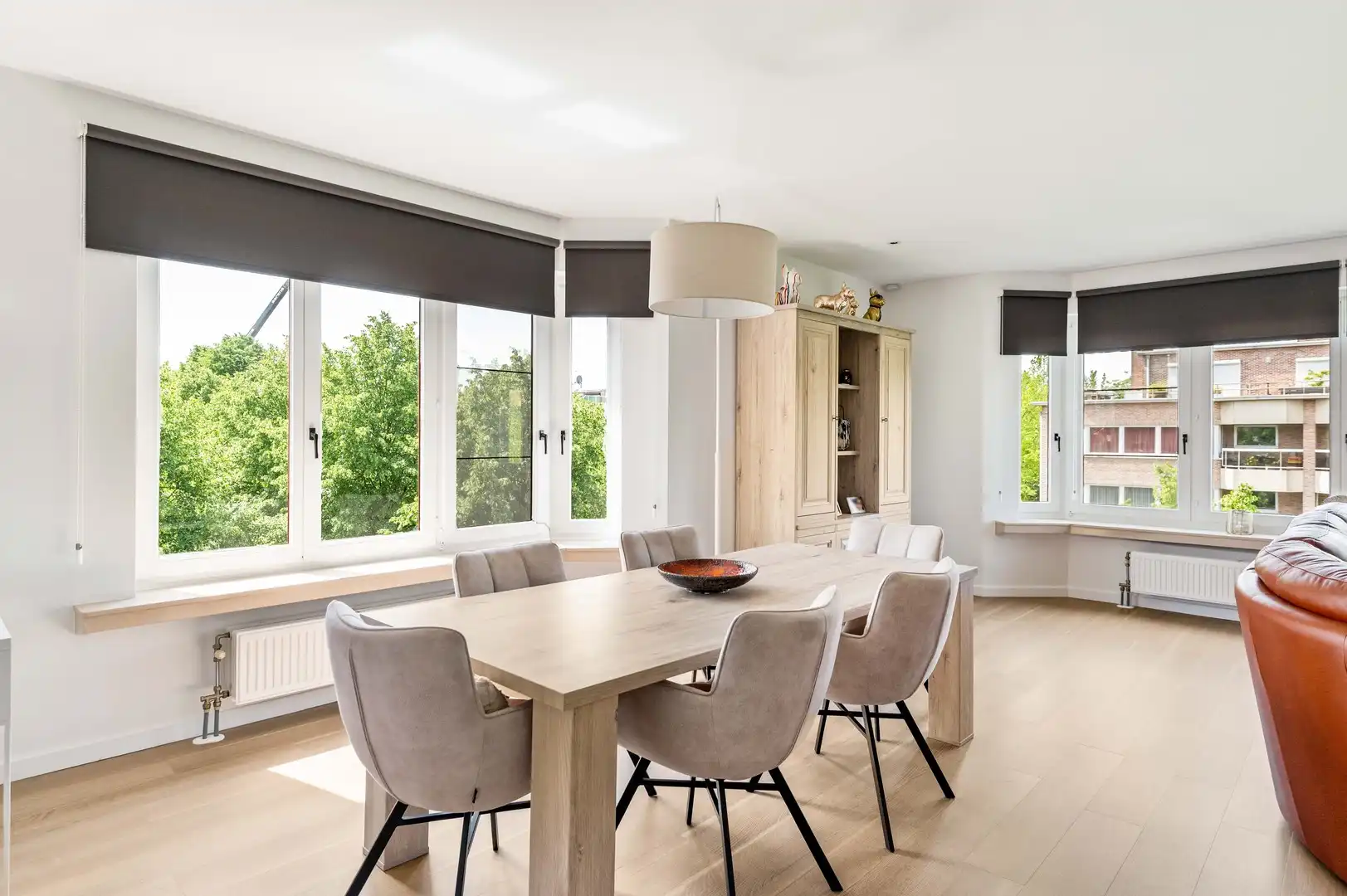 Hoekappartement met terras, lift, garage en EPC B in Brasschaat foto {{pictureIndex}}