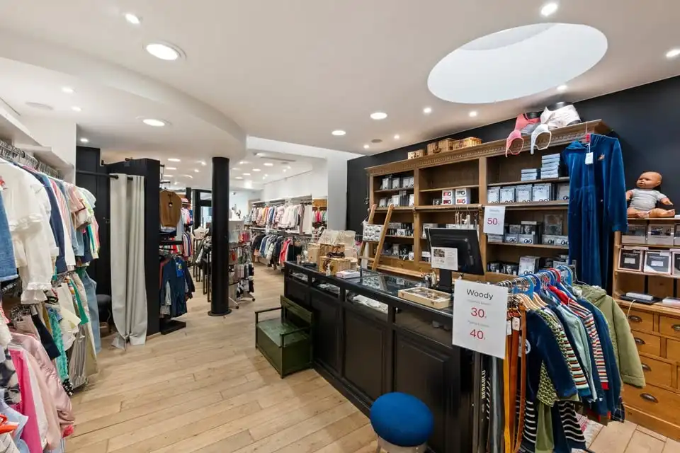 KNAP HANDELSPAND MET TWEE APART VERHUURDE APPARTEMENTEN IN HET CENTRUM VAN SINT-TRUIDEN foto 8