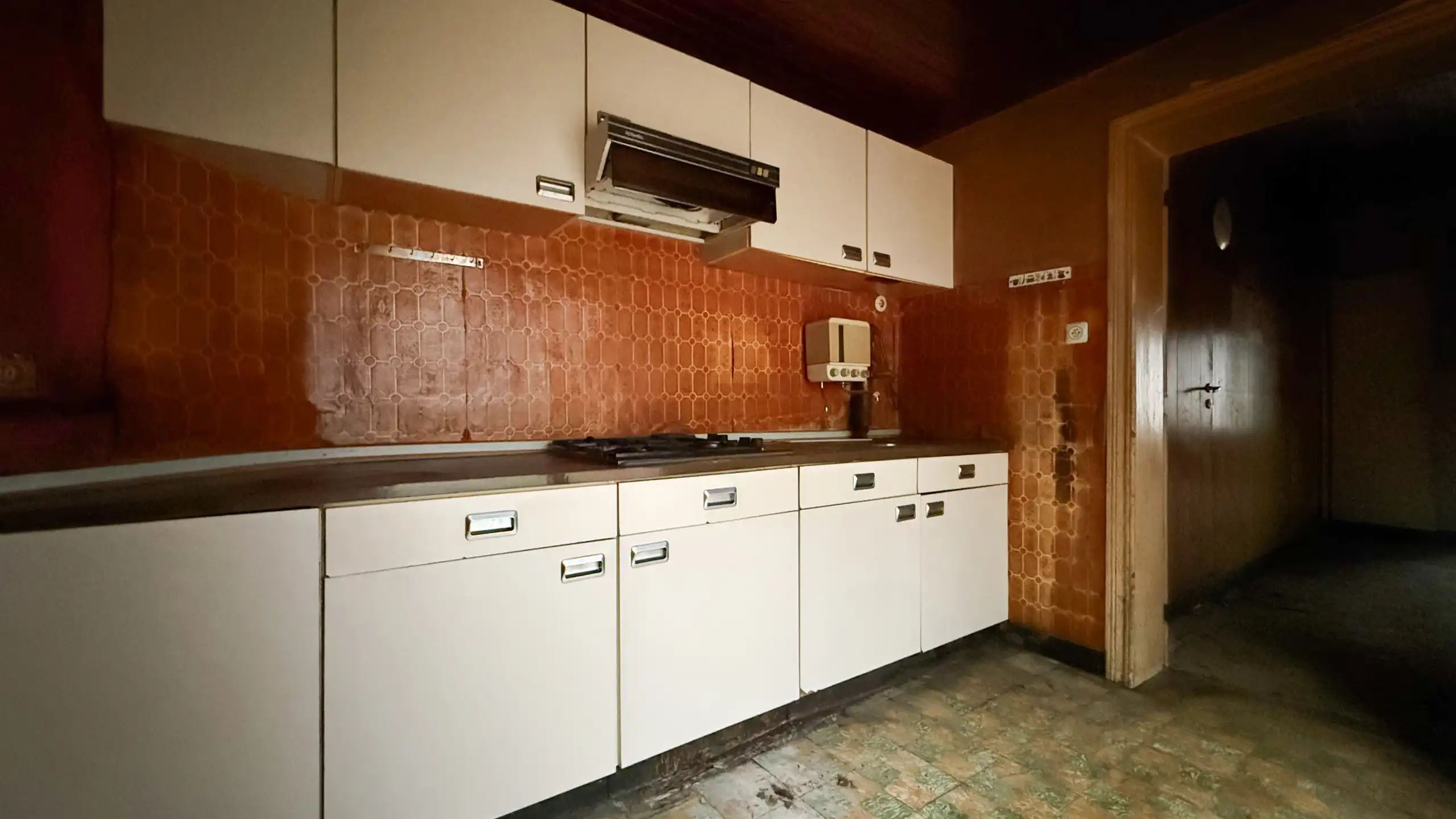 Te renoveren woning met potentieel op rustige ligging foto 7