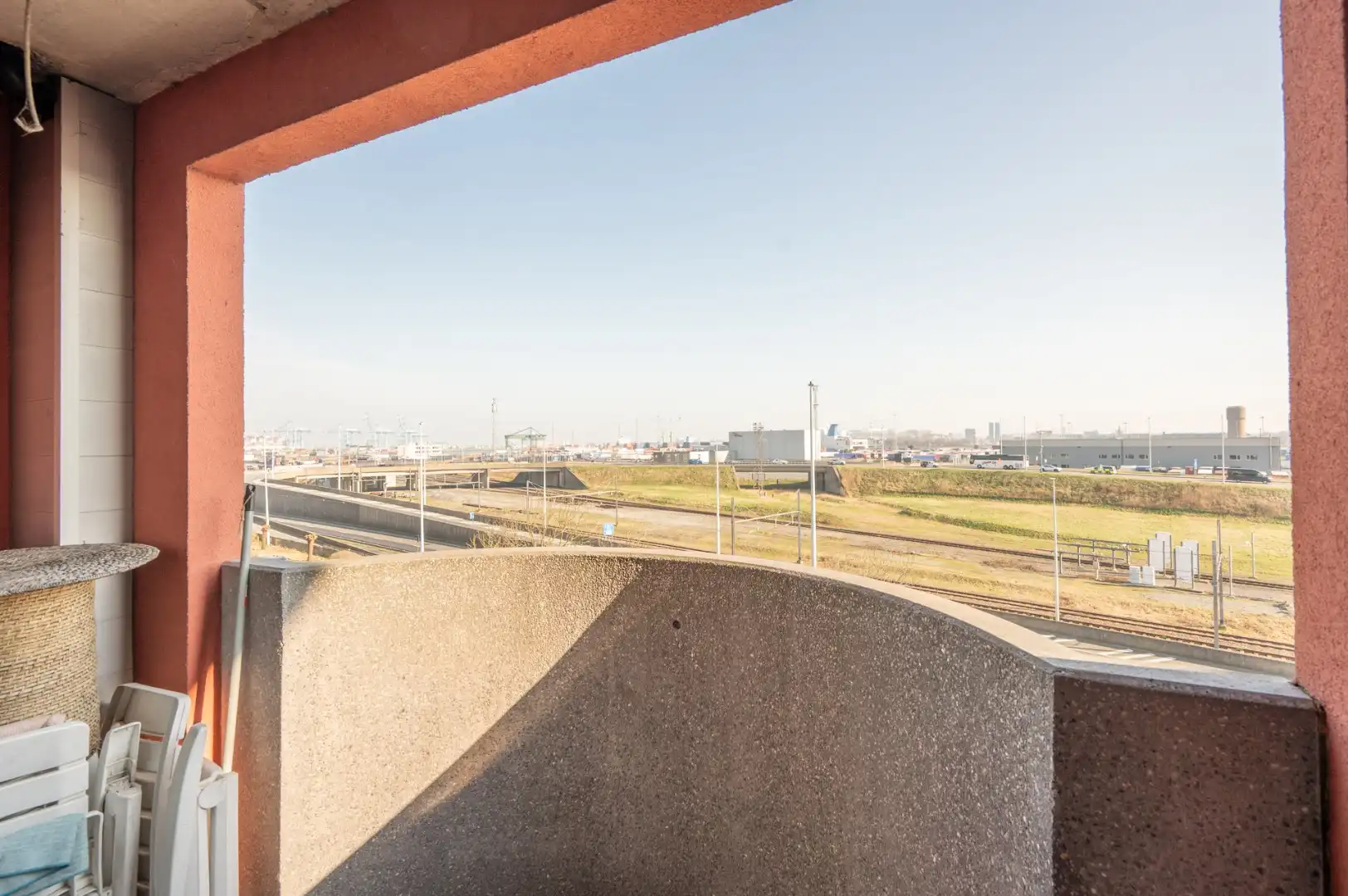 Instapklaar appartement met terras en autostaanplaats incl foto 17