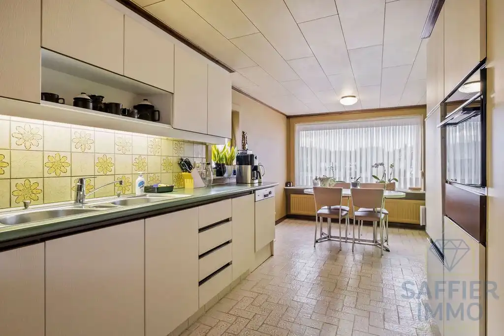 Ruime woning met 4 slaapkamers en grote tuin in het centrum van Ingelmunster foto 9