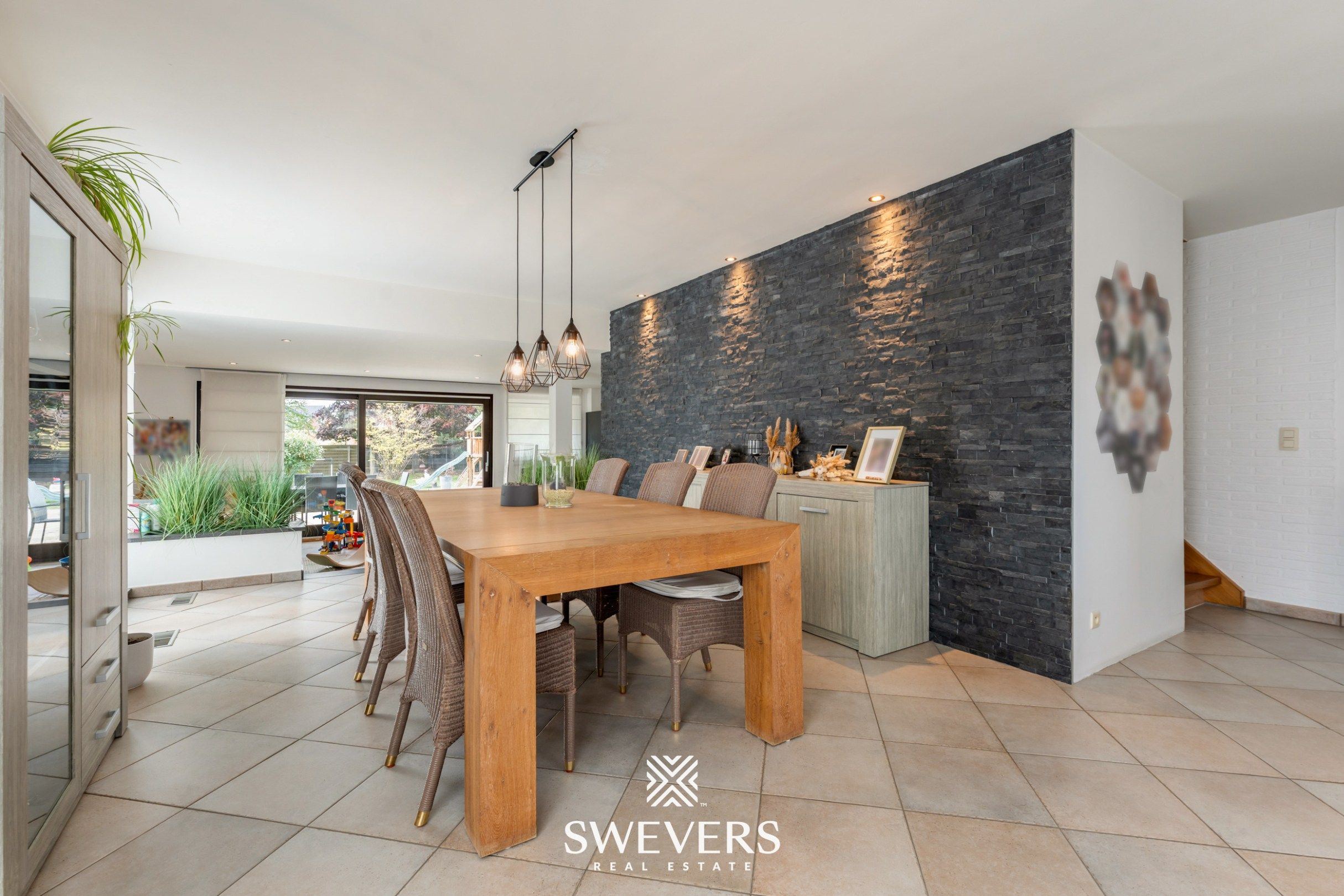 Knusse, hedendaagse gezinswoning met warme indeling en grote, zonnige tuin foto 11