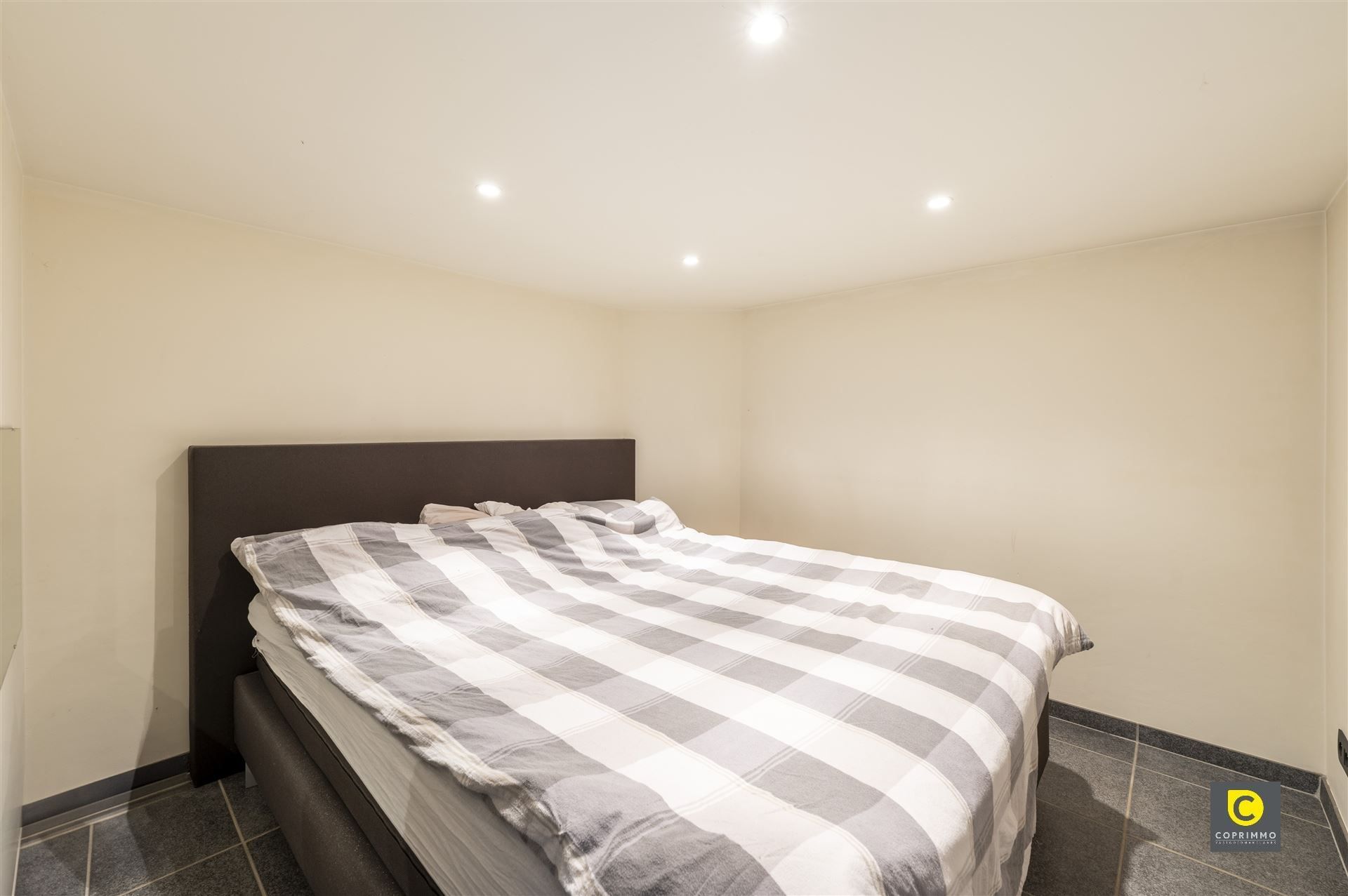 Instapklare woning met prachtige tuin foto 14