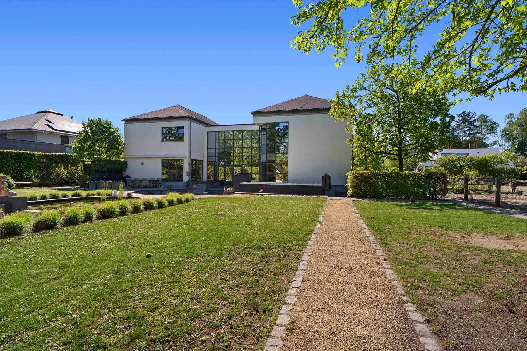 MODERNE VILLA MET 5 SLAAPKAMERS EN ONDERHOUDSVRIENDELIJKE TUIN foto 56