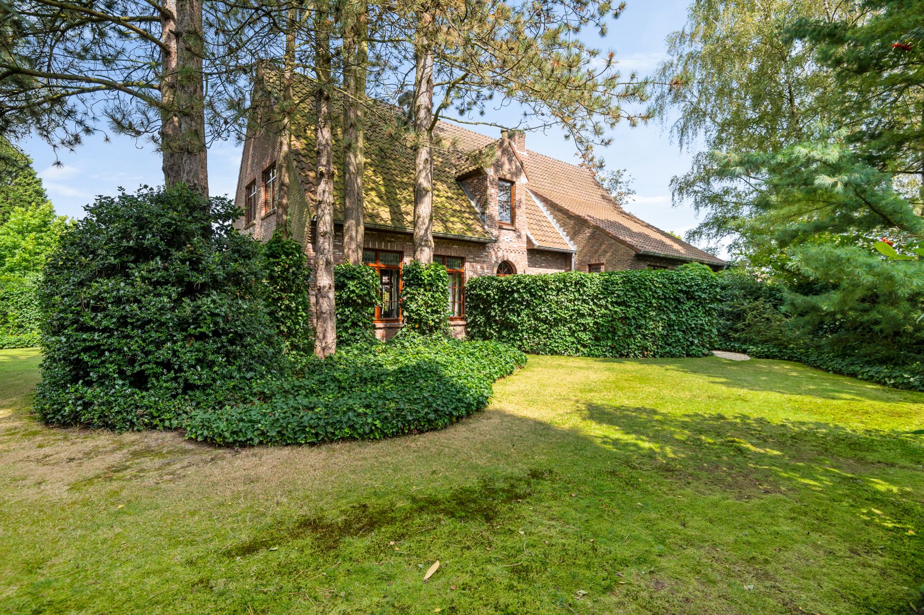 Prachtige woning met 3 à 4 slaapkamers, tuin en garage!  foto 2