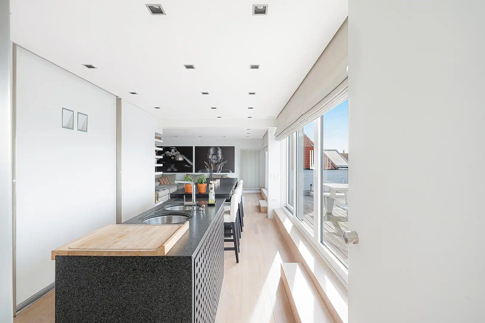 Ruim en lichtrijk penthouse-appartement met royale terrassen en open zeezicht . foto 7