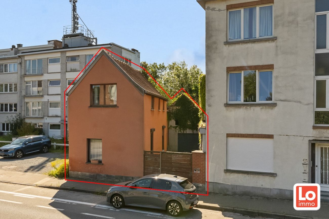 Hoofdfoto van de publicatie: VERKOCHT! Leuke te renoveren stadswoning met afzonderlijke garage gelegen op een top locatie in Sint-Amandsberg!