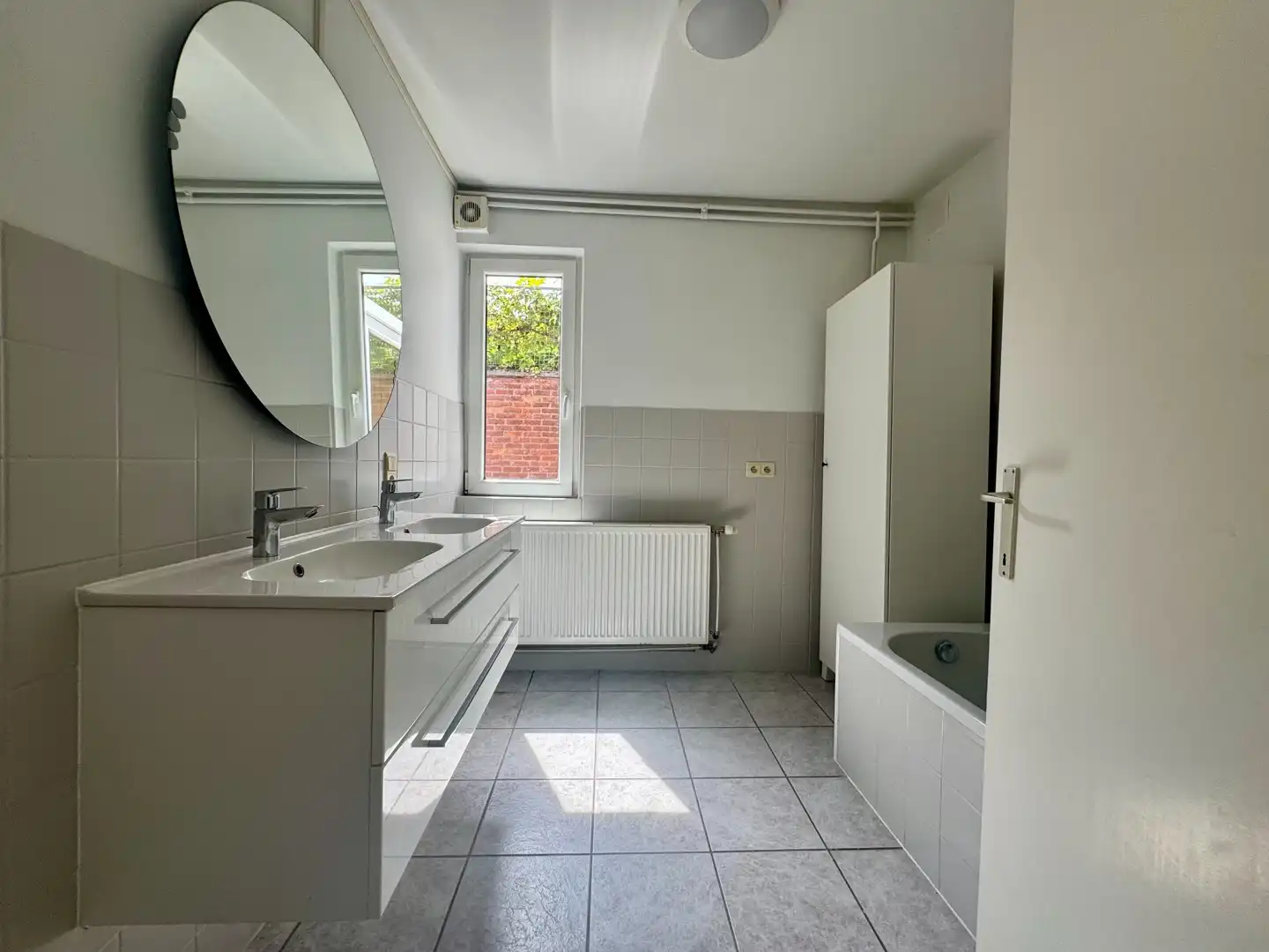 Ruim gerenoveerd gelijkvloers appartement met dubbele garage in het centrum van Diepenbeek foto 9
