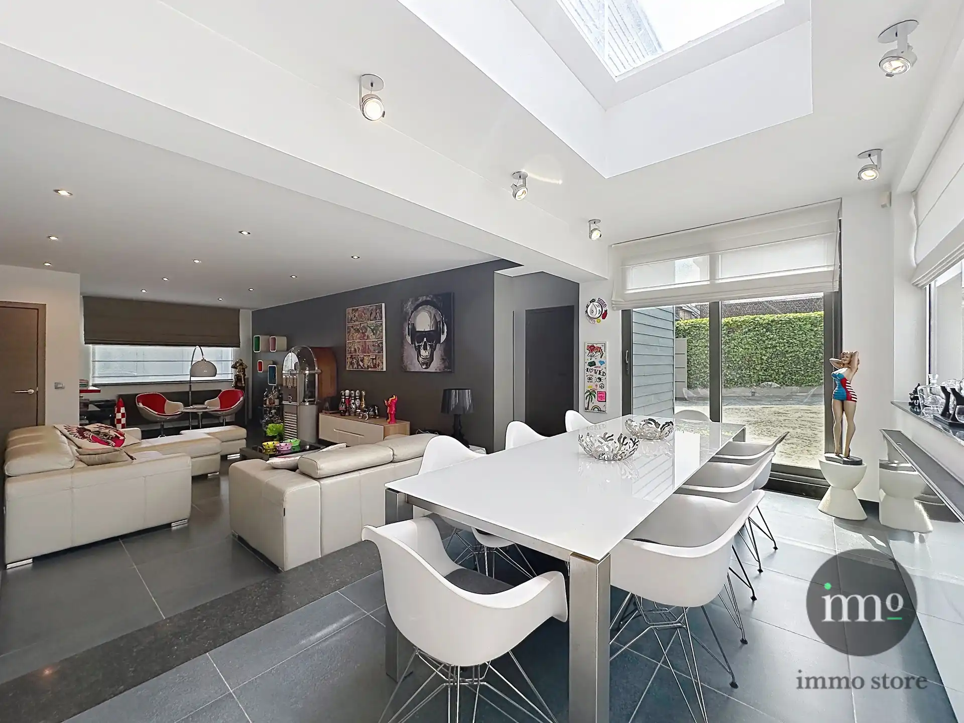 MULTIFUNCTIONEEL volledig gerenoveerd gebouw met bijgebouw, 7 slaapkamers, appartement, tuin en zwembad! foto 11