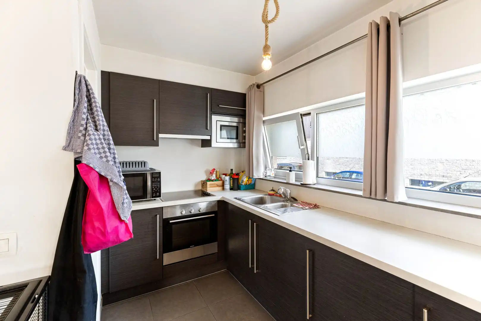 Lichtrijk en gelijkvloers appartement in het hart van Koolskamp foto 9