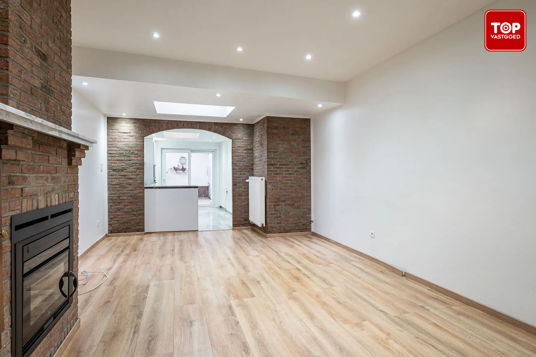 Instapklare woning met stadkskoer op gunstige locatie. foto 3