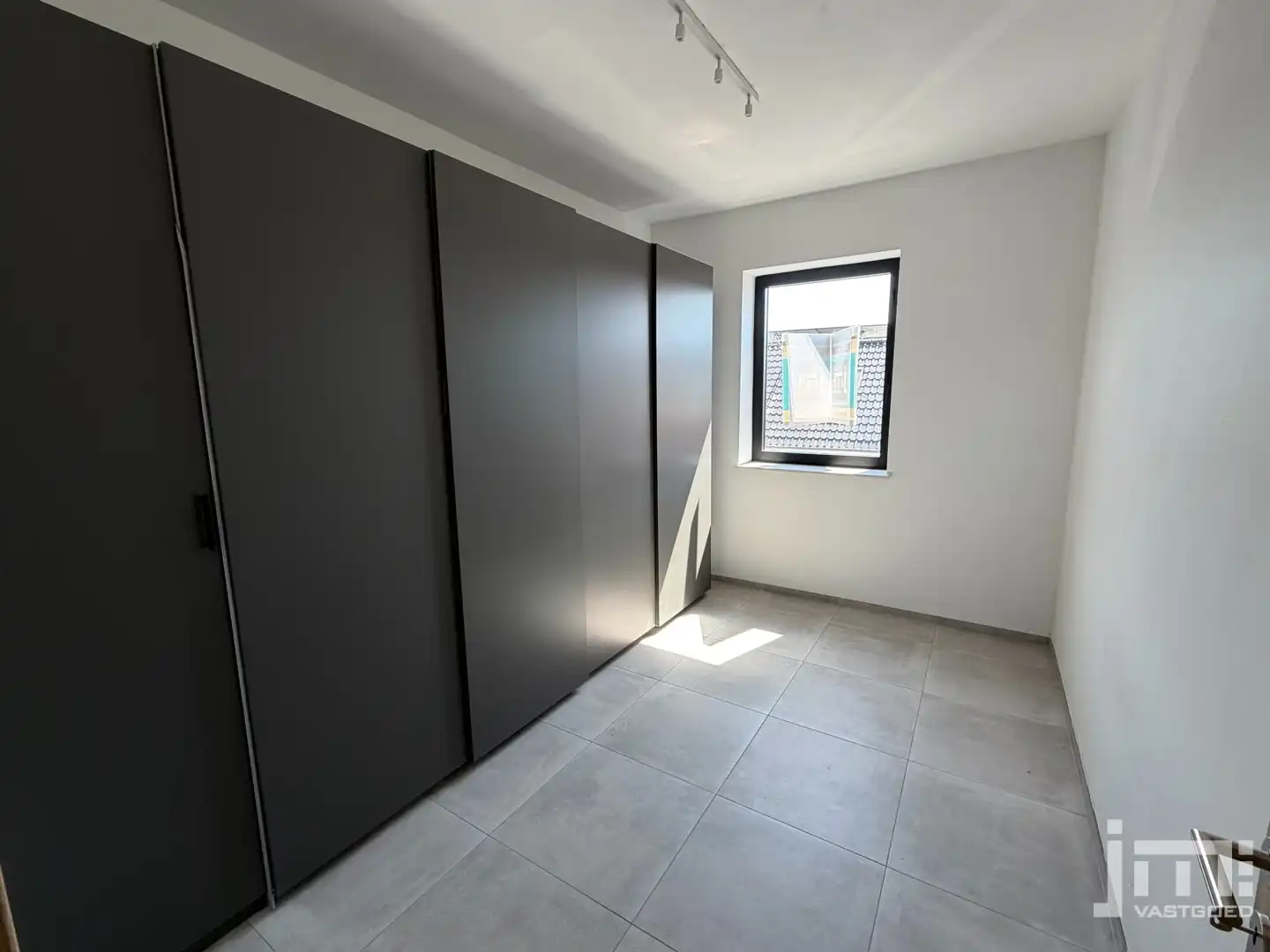 Recent appartement met 2 slaapkamers, carport en buitenberging foto 6