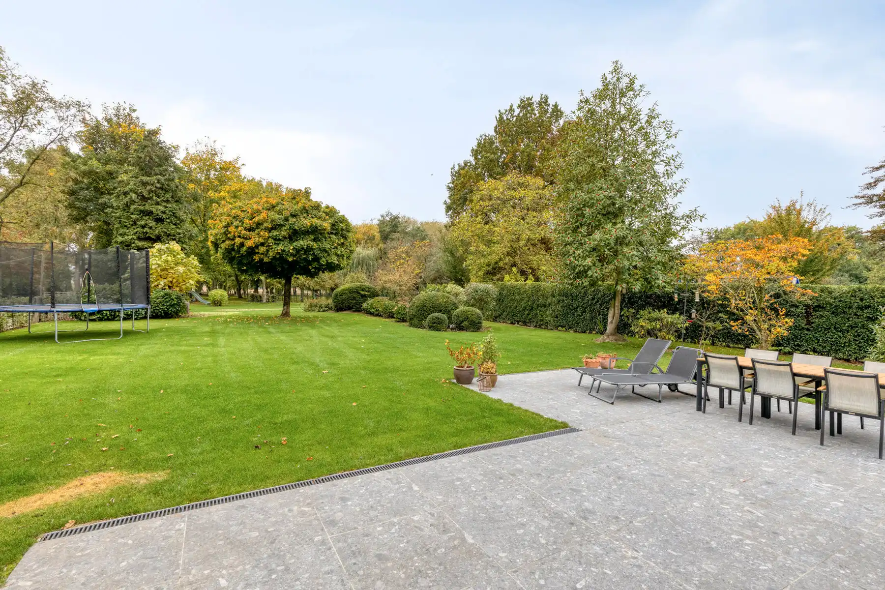 Gerenoveerde hoeve met bijgebouwen en 8 stallen. foto 24