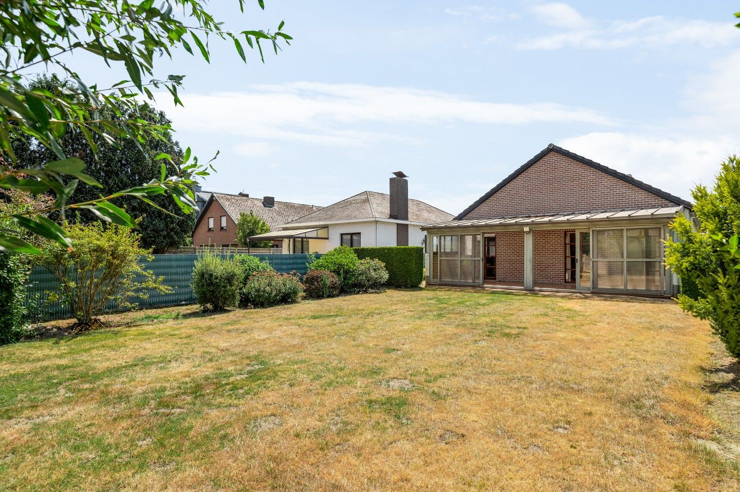 Gunstig gelegen woning met ruime tuin en bijzonder veel potentieel te Lier foto 2