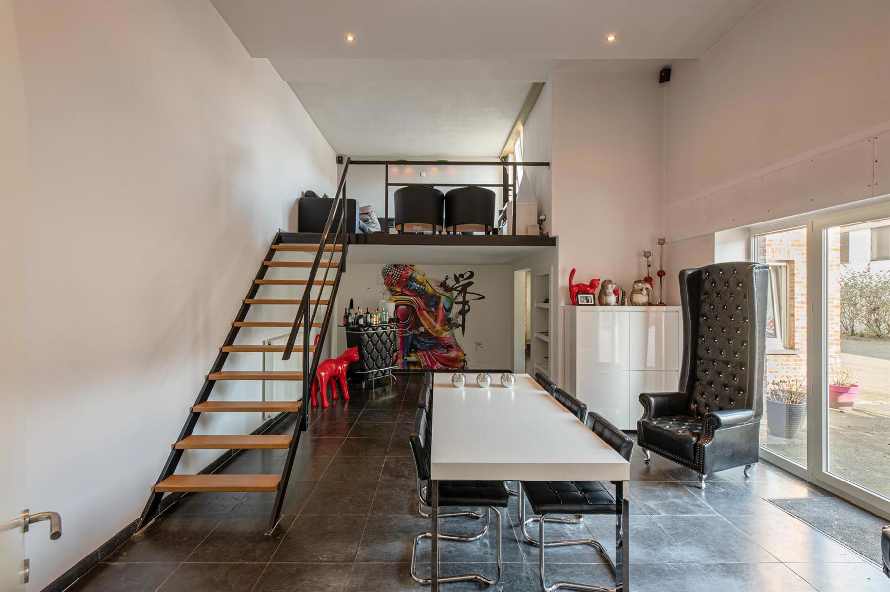 Woning met multifunctioneel gelijkvloers en magazijn/garage op een perceel van 536m². foto 13