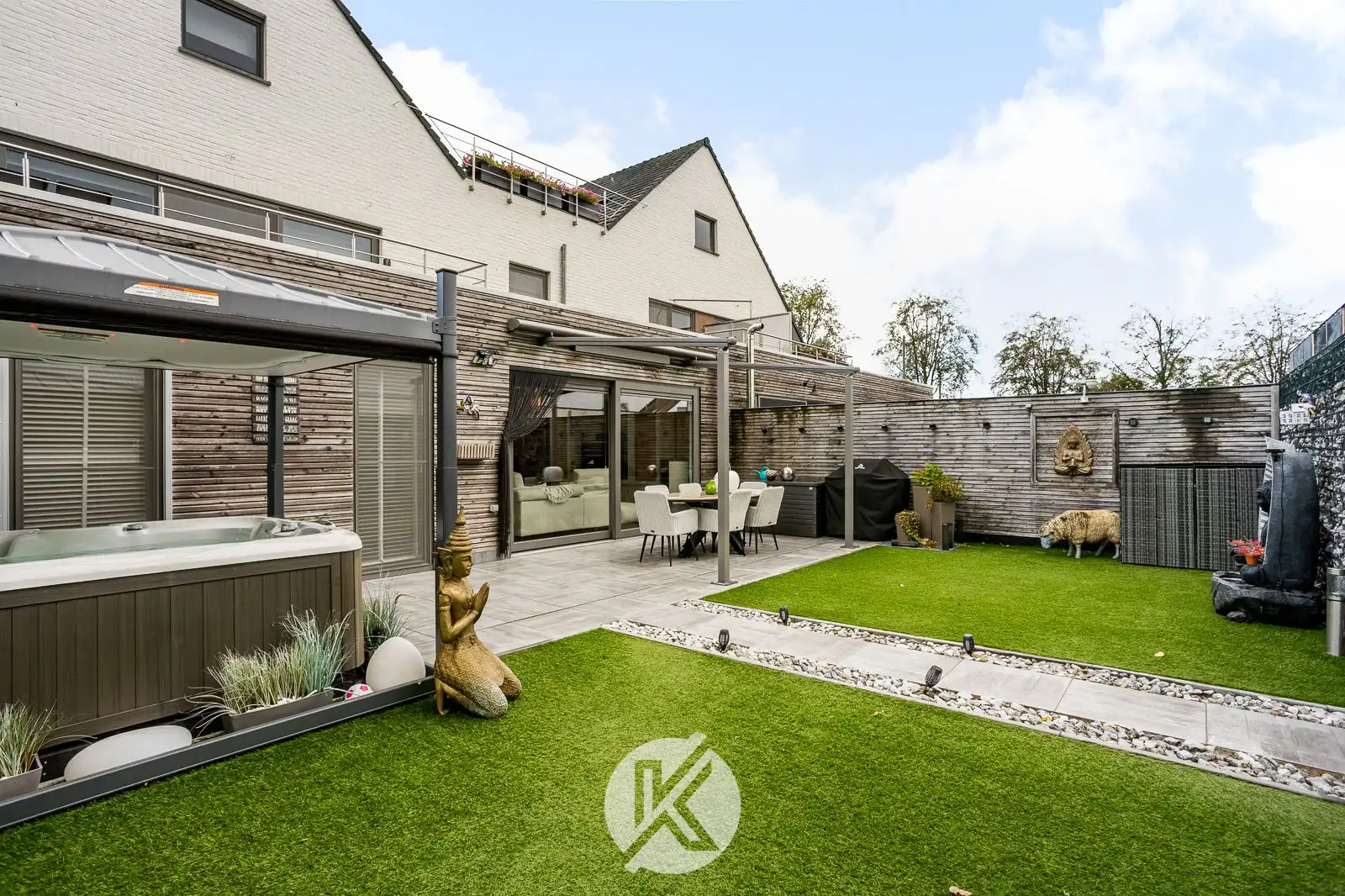 Stijlvol appartement met 2 garages foto 24