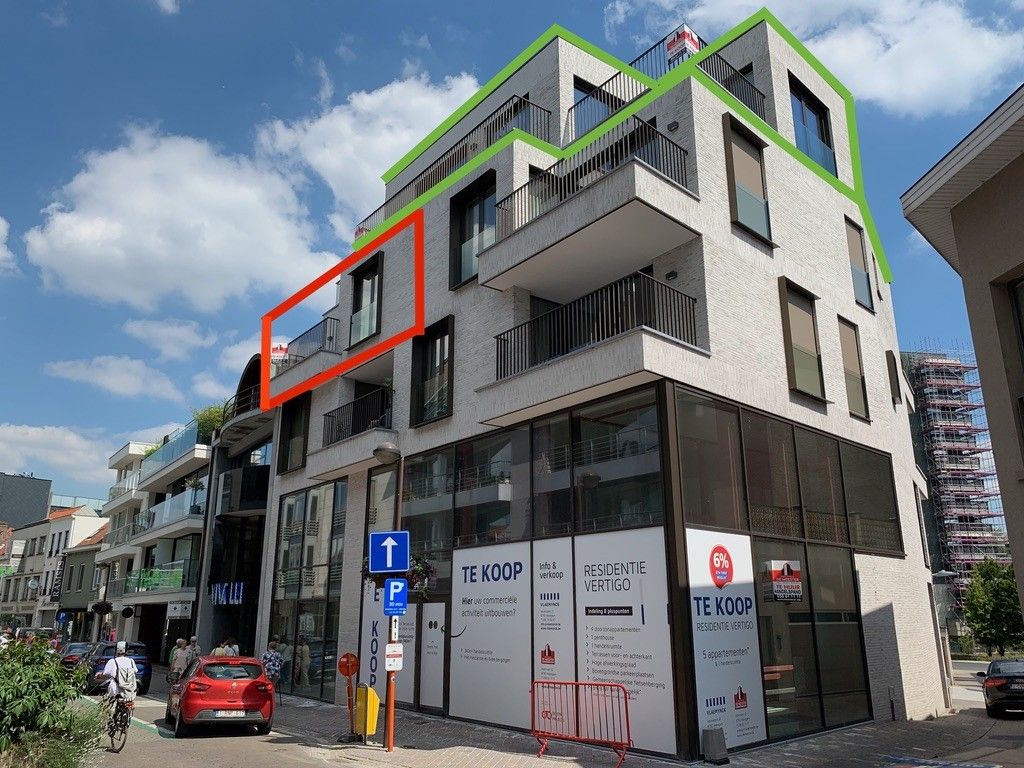 EXCLUSIEF EN LUXUEUS WONEN OP EEN BOOGSCHEUT VAN DE MARKT IN WAREGEM foto {{pictureIndex}}