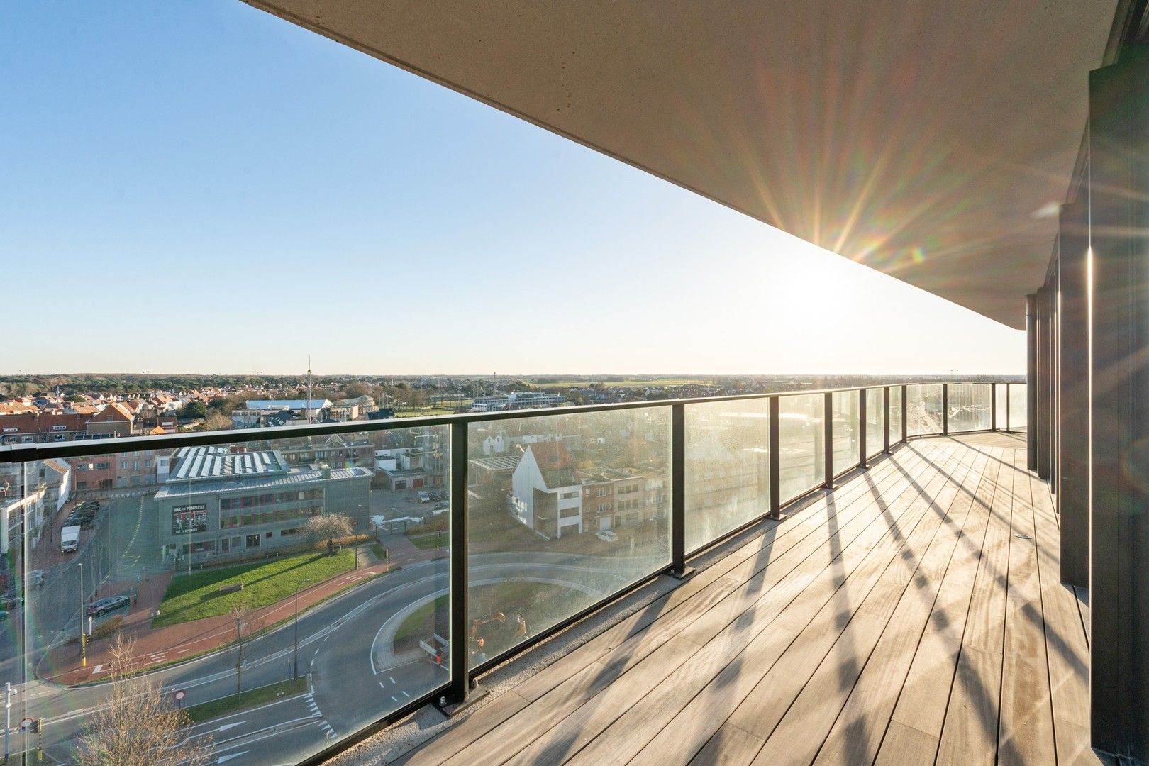 Nieuwbouw appartement genietend van panoramische zichten gelegen in de exclusieve residentie "The Tower" te Duinenwater. foto {{pictureIndex}}