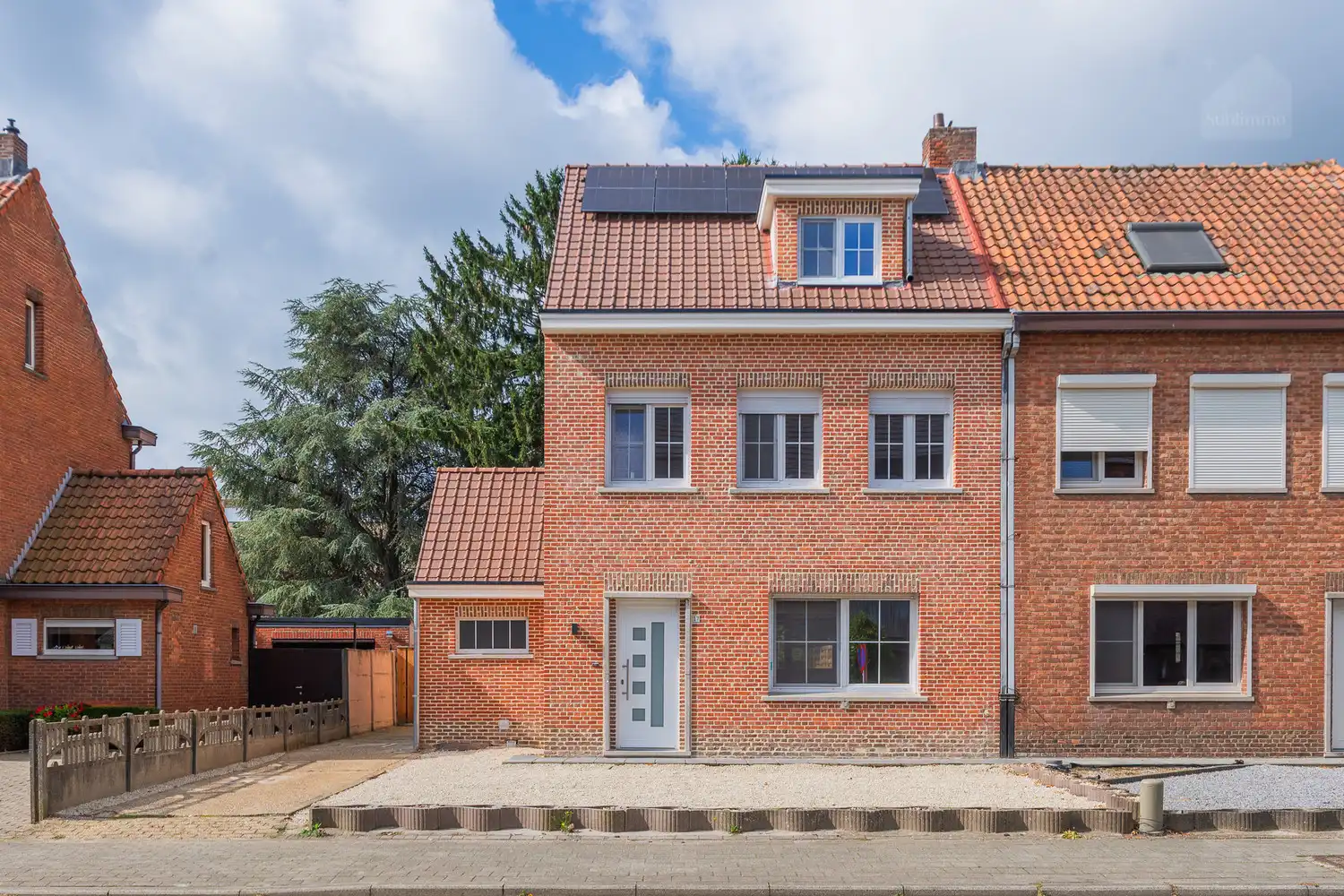 Instapklare woning met 3 slaapkamers op een perceel van 637m² in Geel foto {{pictureIndex}}