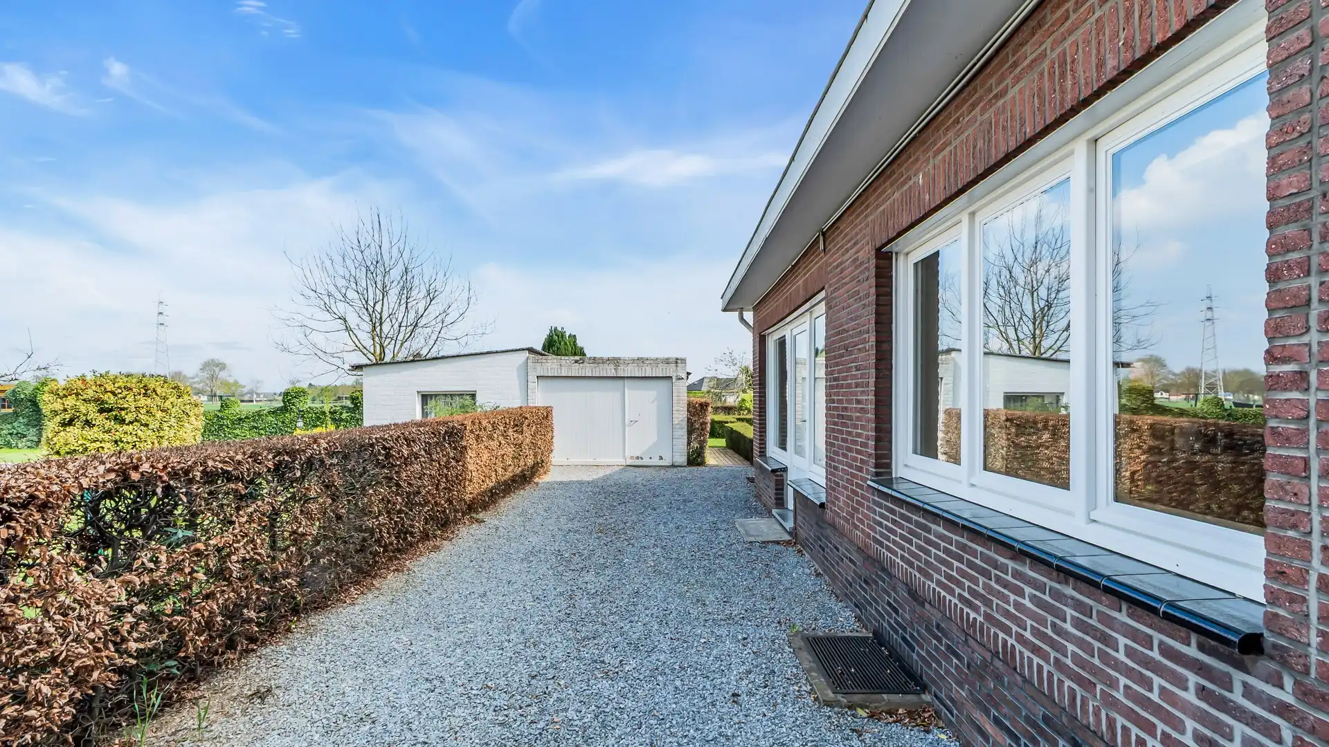 Op te frissen woning met 3 slpkrs te Maasmechelen foto 3