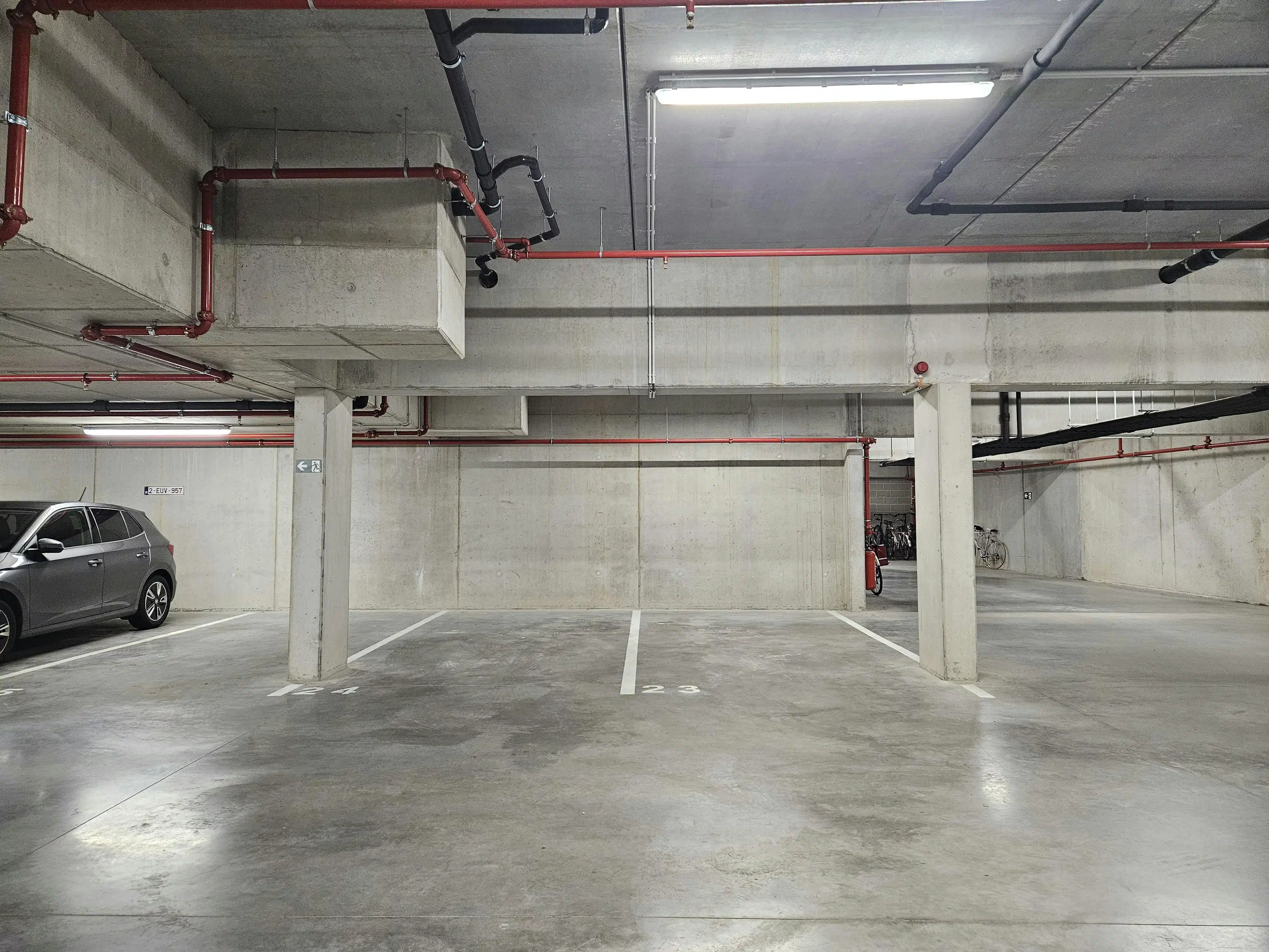 Garage te koop Simonne Danneelsstraat 3 - 8000 Brugge