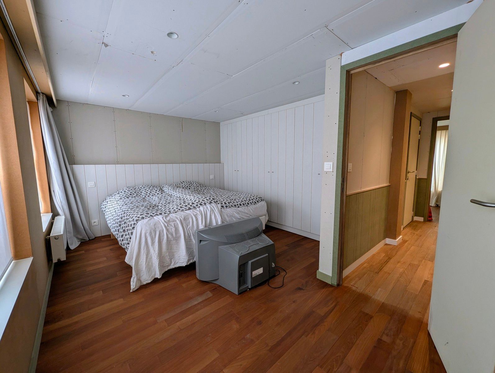 Te koop. Luxe gerenoveerde woning met wellness en garage – 4 slpks – vlakbij zee – instapklaar! foto 19